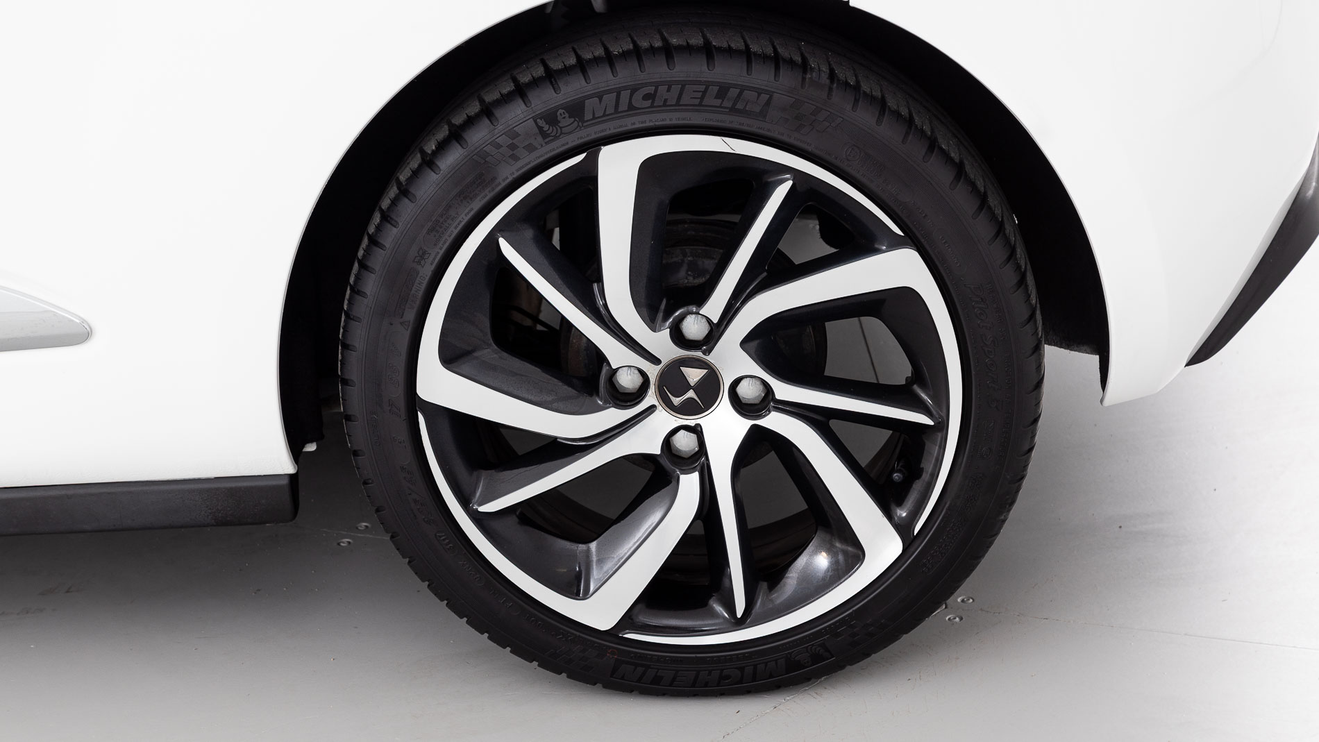 ds ds3 desir 1.2 80 2017 blanco 25