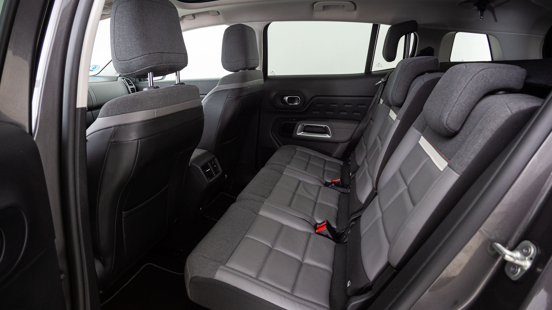 citroen c5 aircross shine 1.6 PURETECH HYBRID 225 E-EAT 2022 gris acier / negro 21