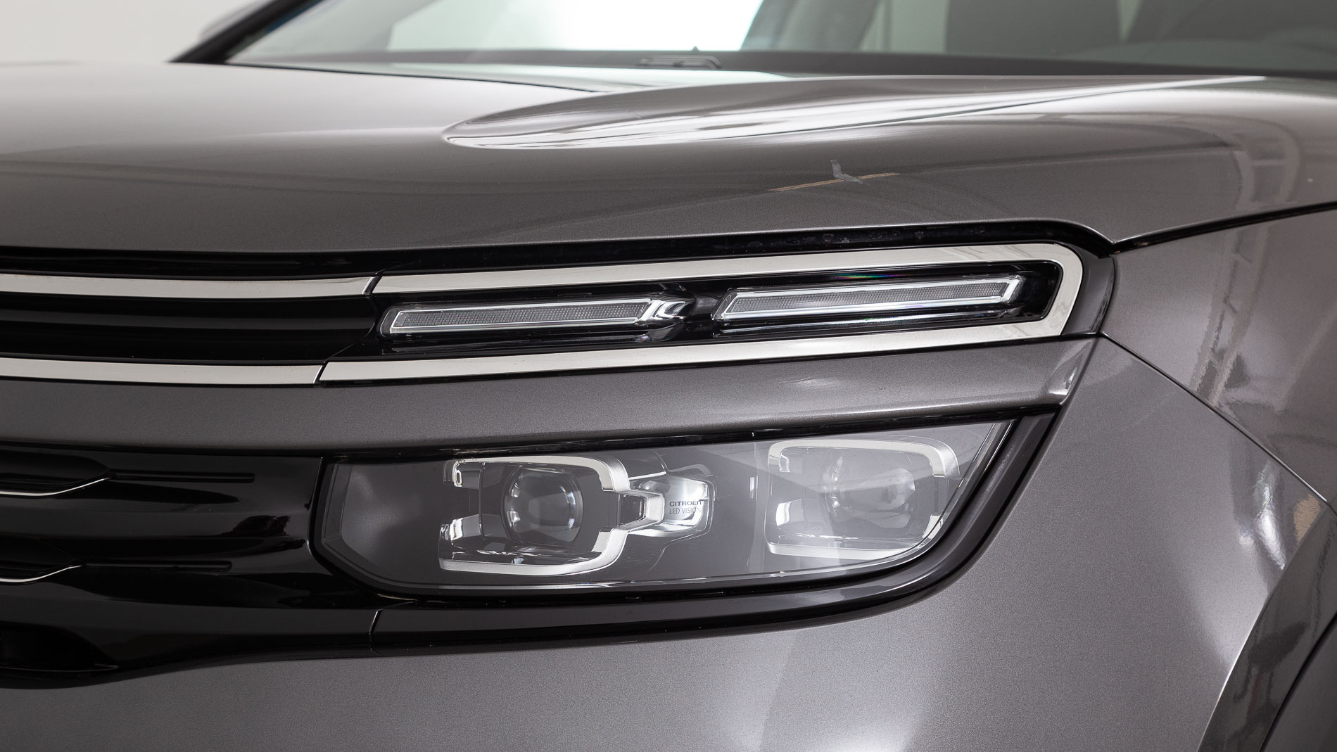 citroen c5 aircross shine 1.6 PURETECH HYBRID 225 E-EAT 2022 gris acier / negro 27