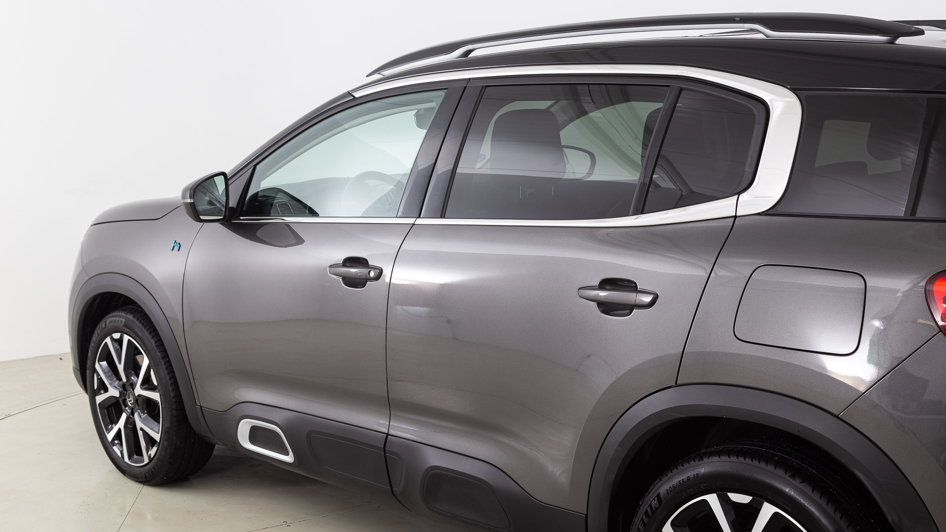 citroen c5 aircross shine 1.6 PURETECH HYBRID 225 E-EAT 2022 gris acier / negro 32