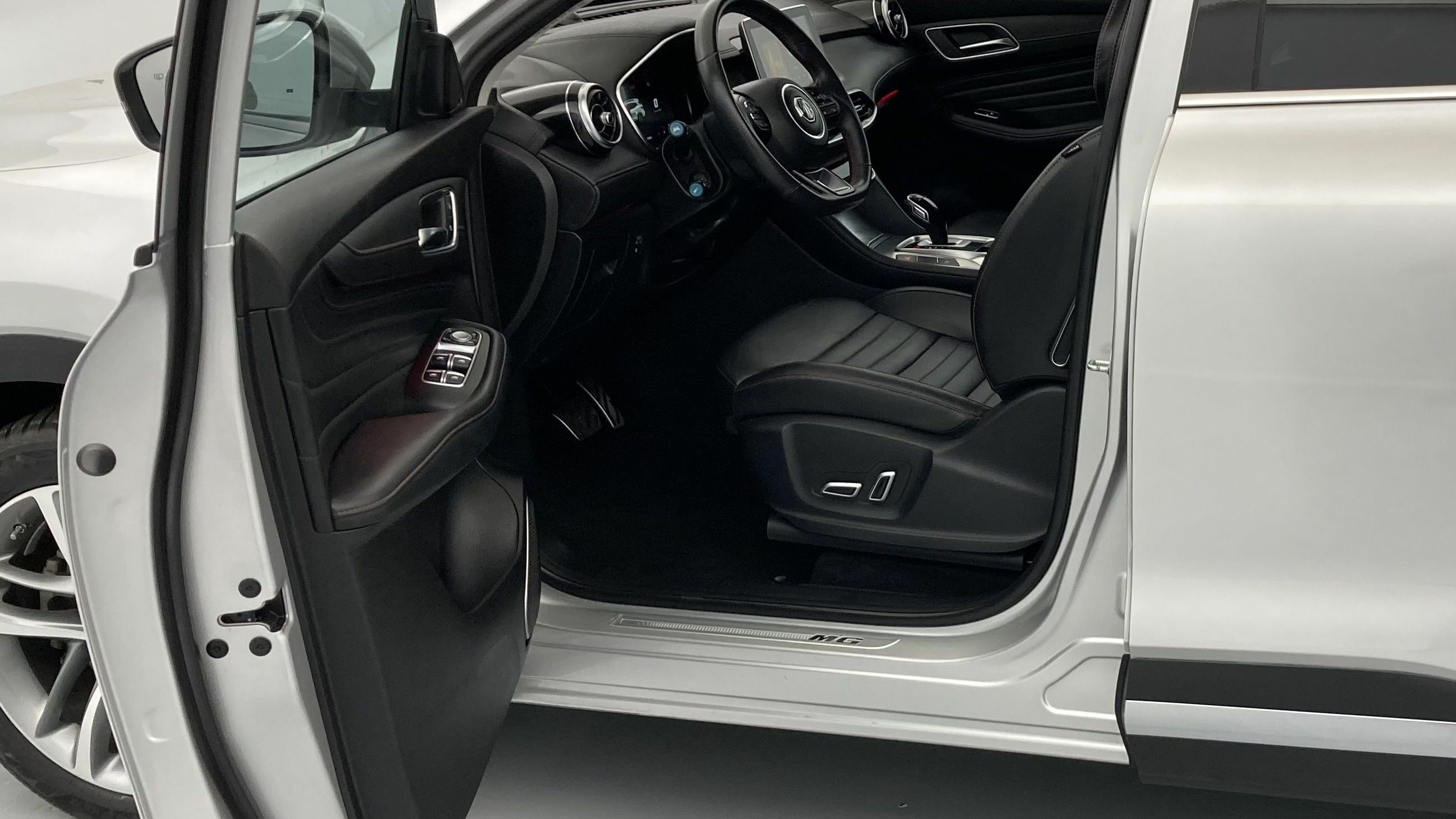 mg hs luxury 1.5 T-GDI 162 AT 2023 medal silver - ssa 13