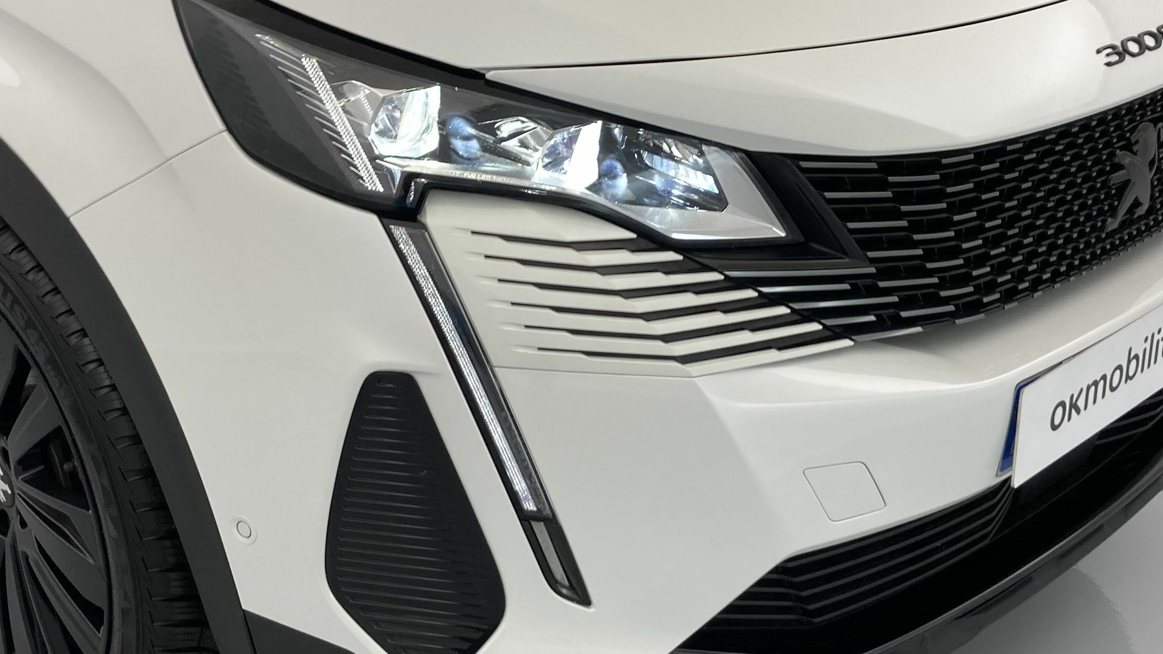 peugeot 3008 gt 1.2 PURETECH 130 EAT 2023 blanco nacarado 23