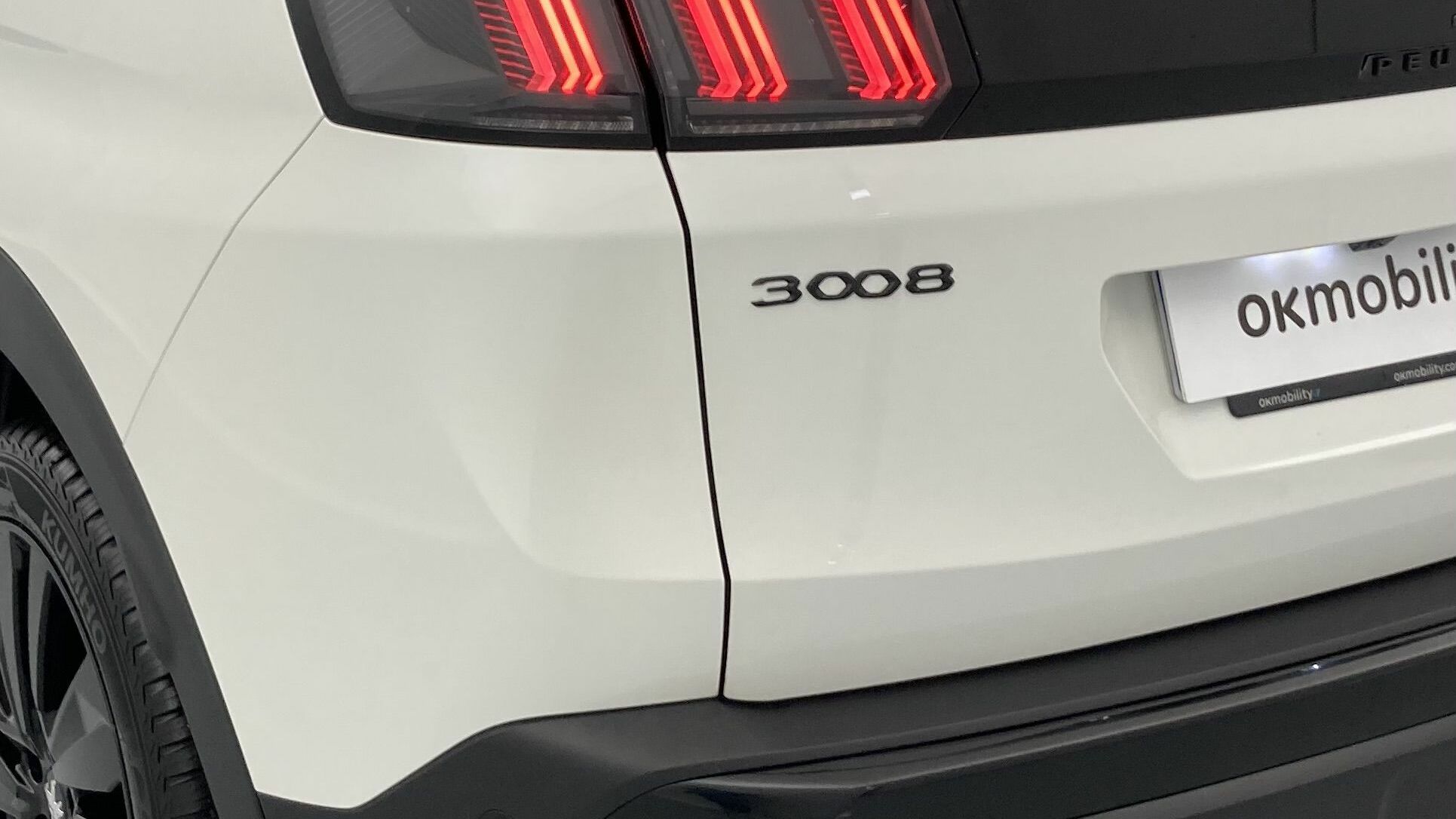peugeot 3008 gt 1.2 PURETECH 130 EAT 2023 blanco nacarado 24