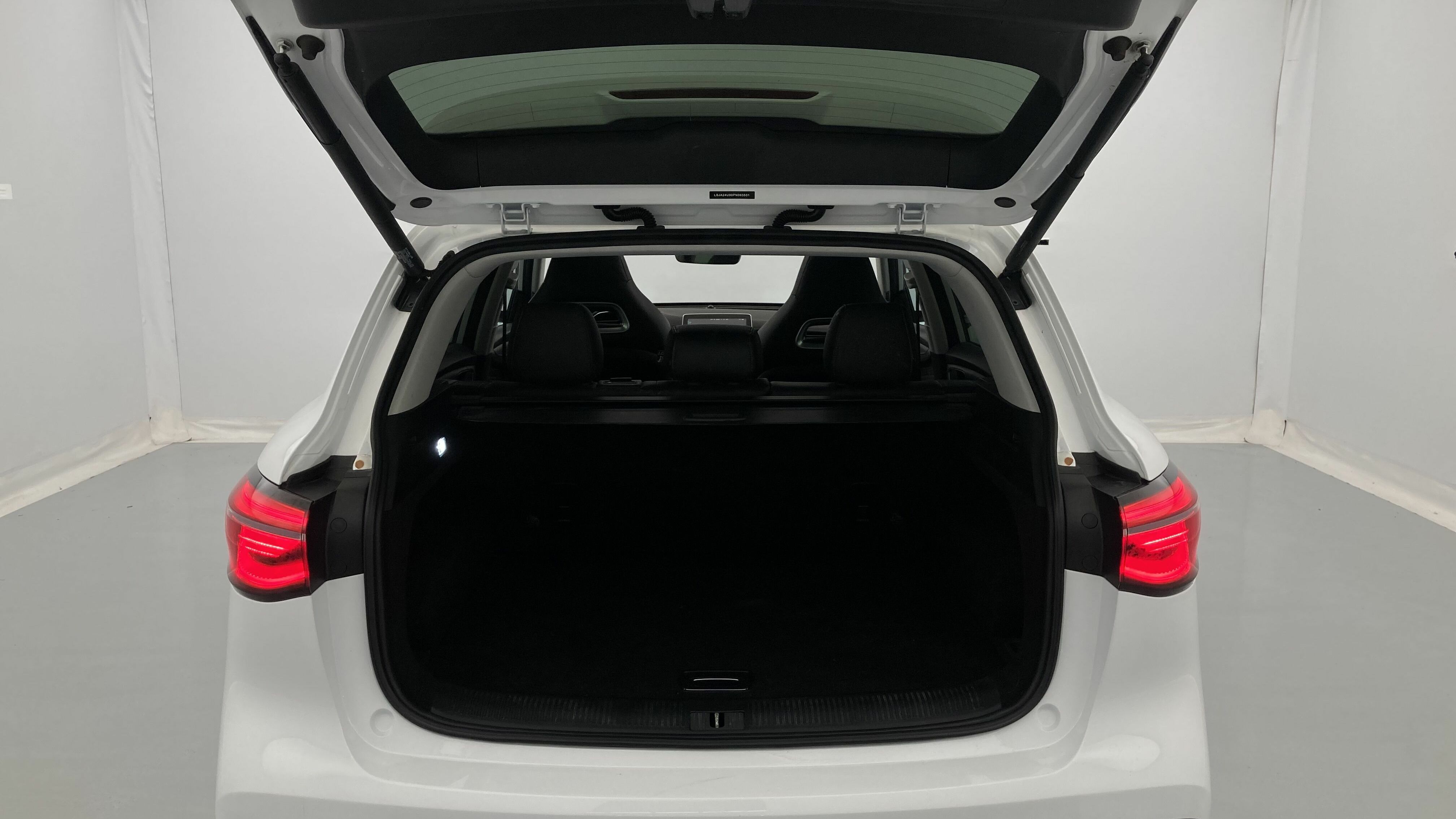 mg hs luxury 1.5 T-GDI 162 AT 2023 white 22