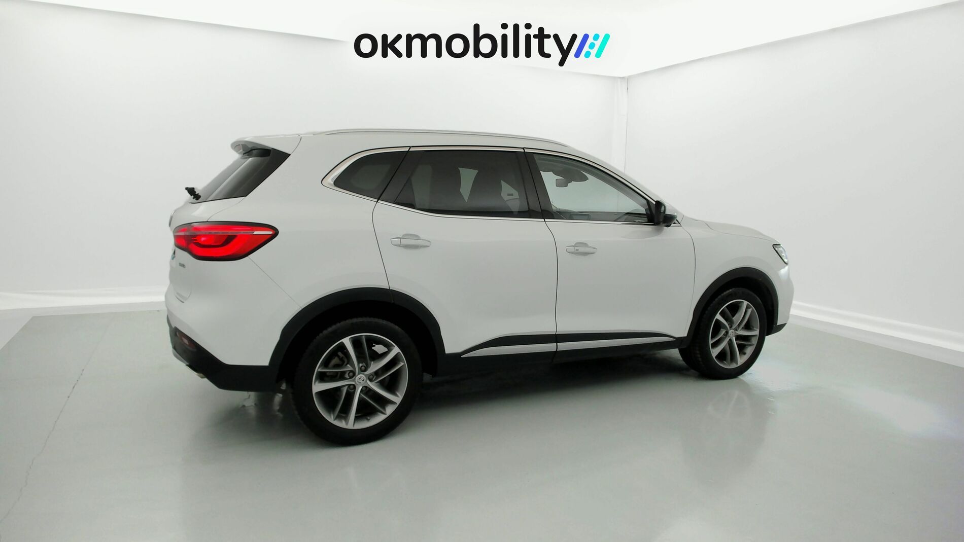 mg hs luxury 1.5 T-GDI 162 AT 2023 white 11