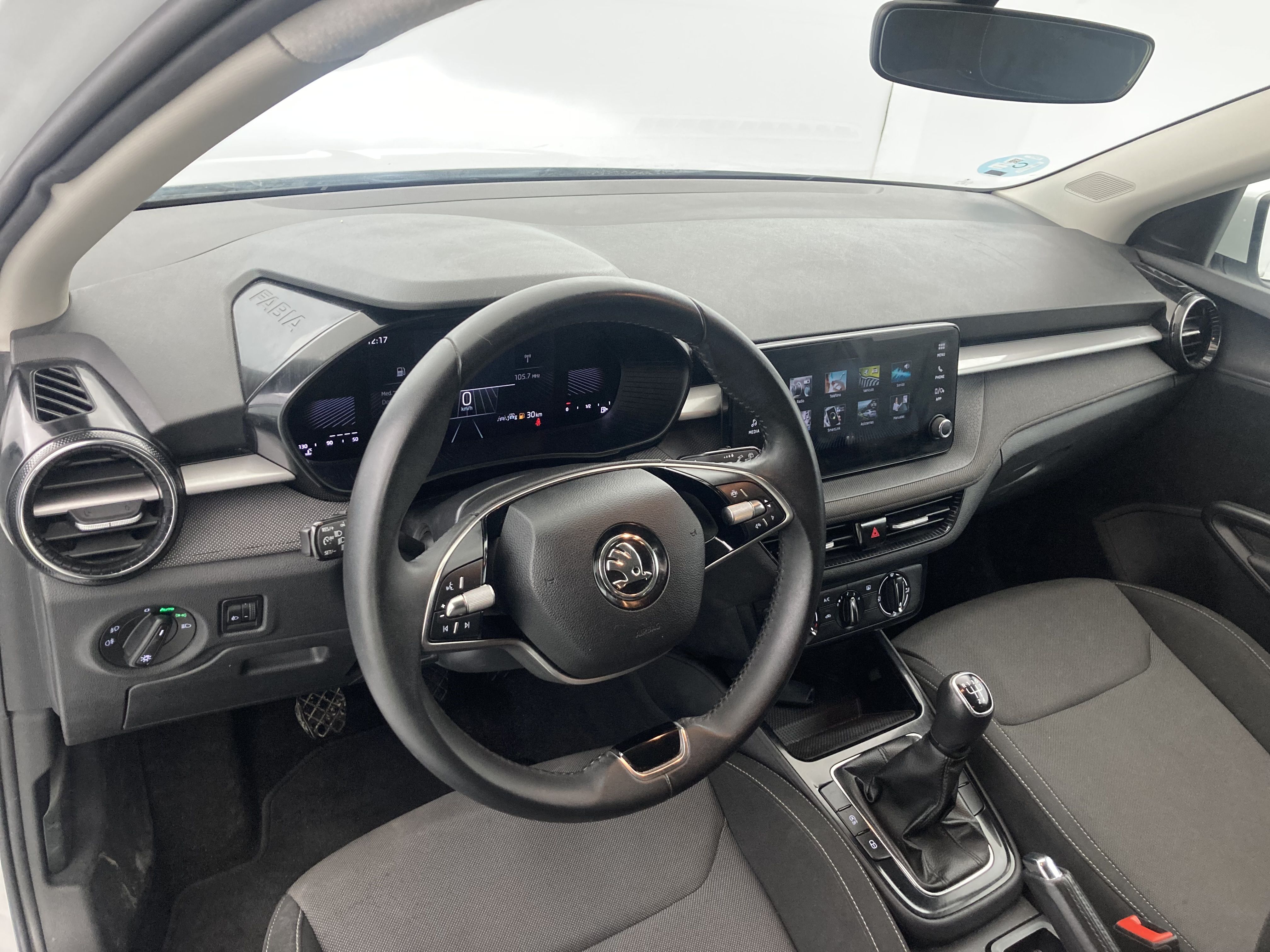 skoda fabia selection 1.0 MPI 80 2024 blanco glaciar 18