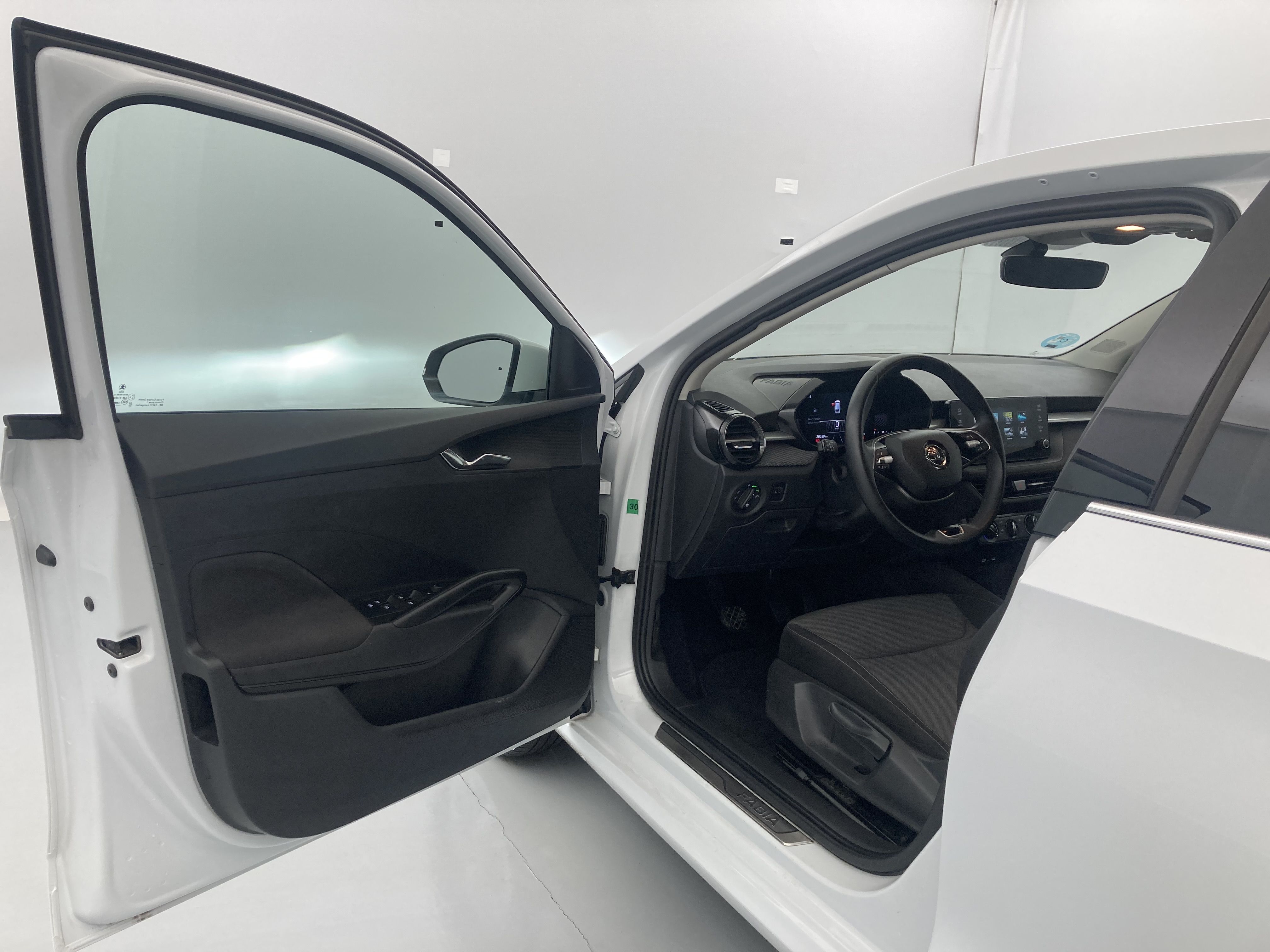 skoda fabia selection 1.0 MPI 80 2024 blanco glaciar 19