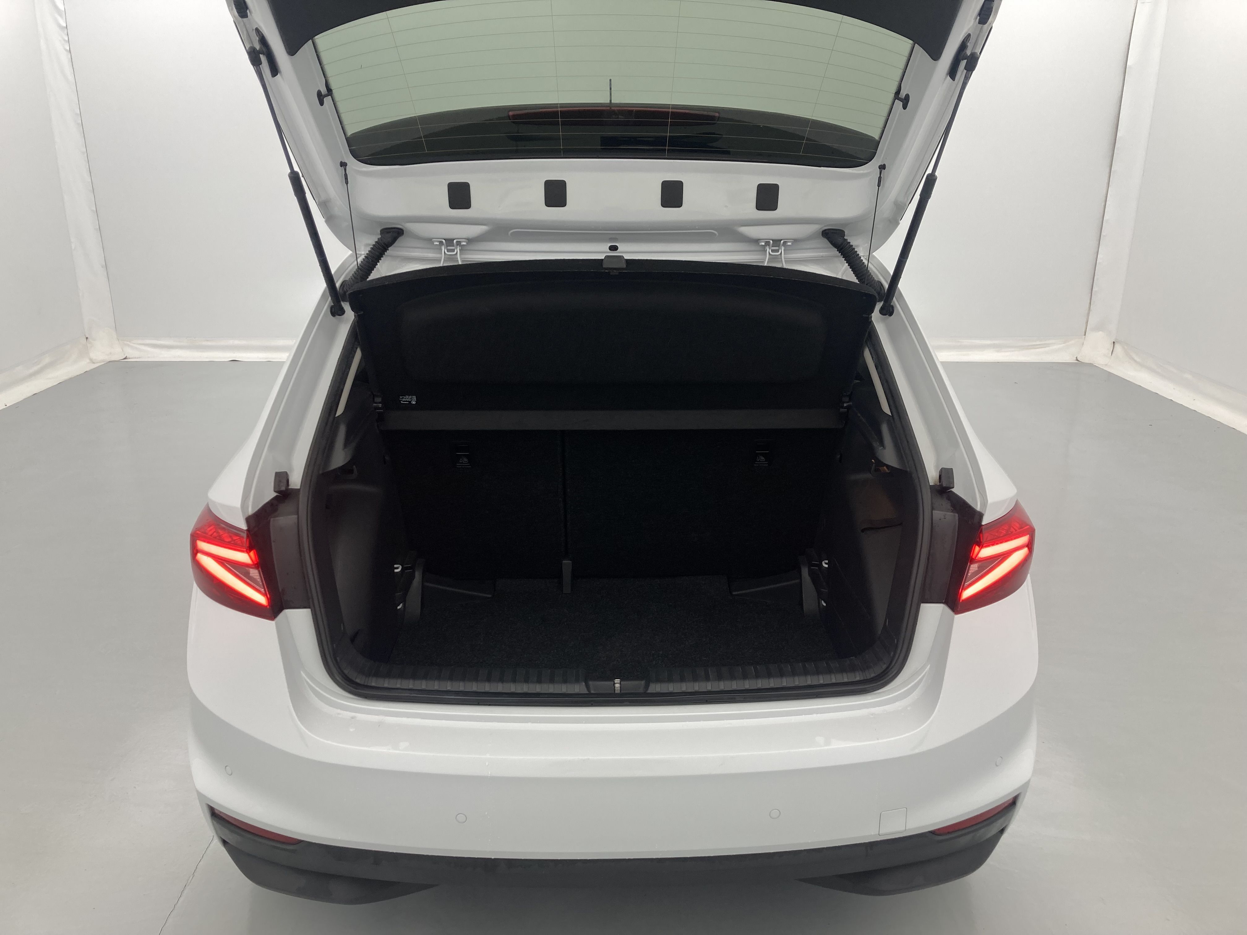 skoda fabia selection 1.0 MPI 80 2024 blanco glaciar 22