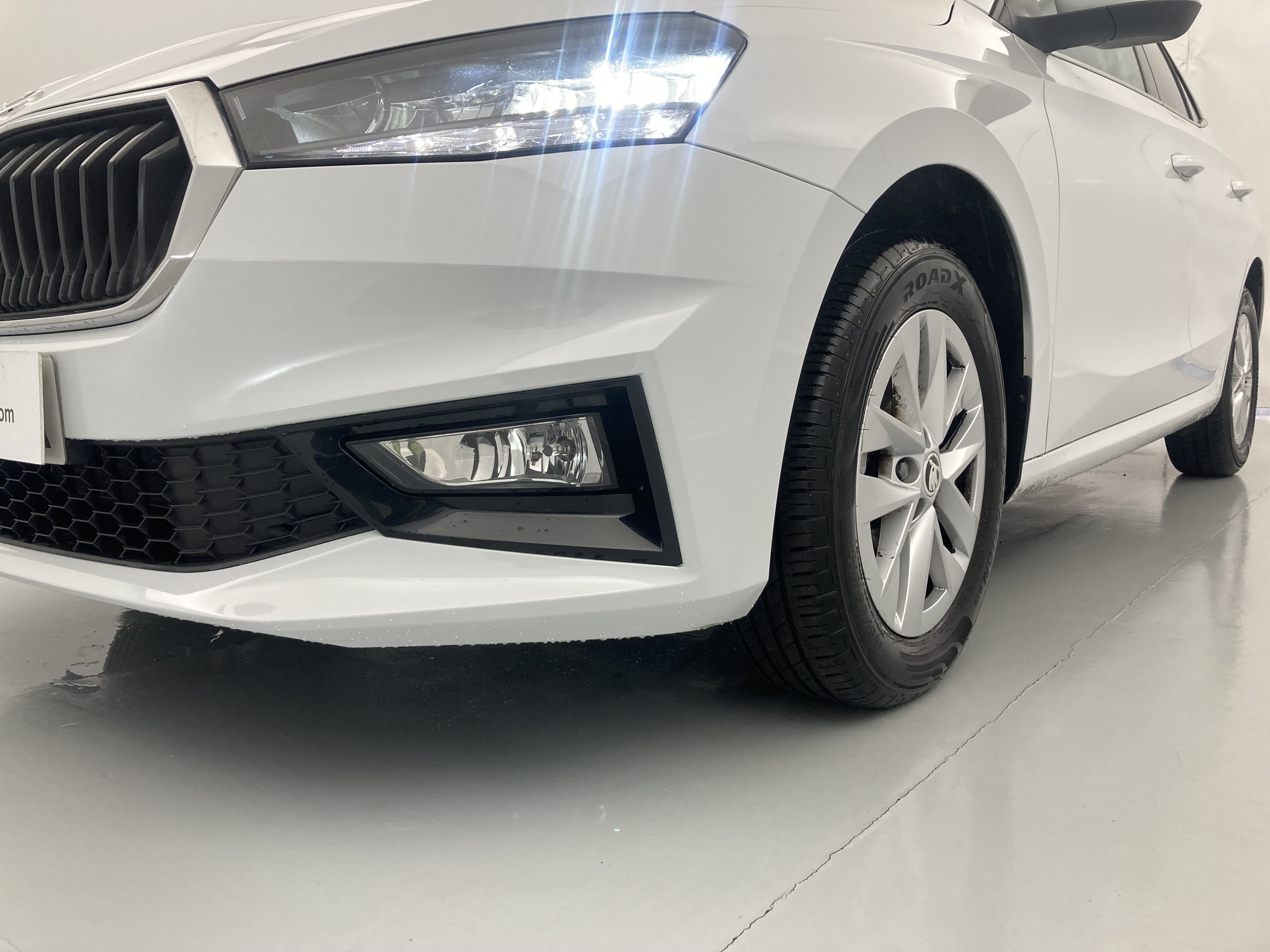 skoda fabia selection 1.0 MPI 80 2024 blanco glaciar 26