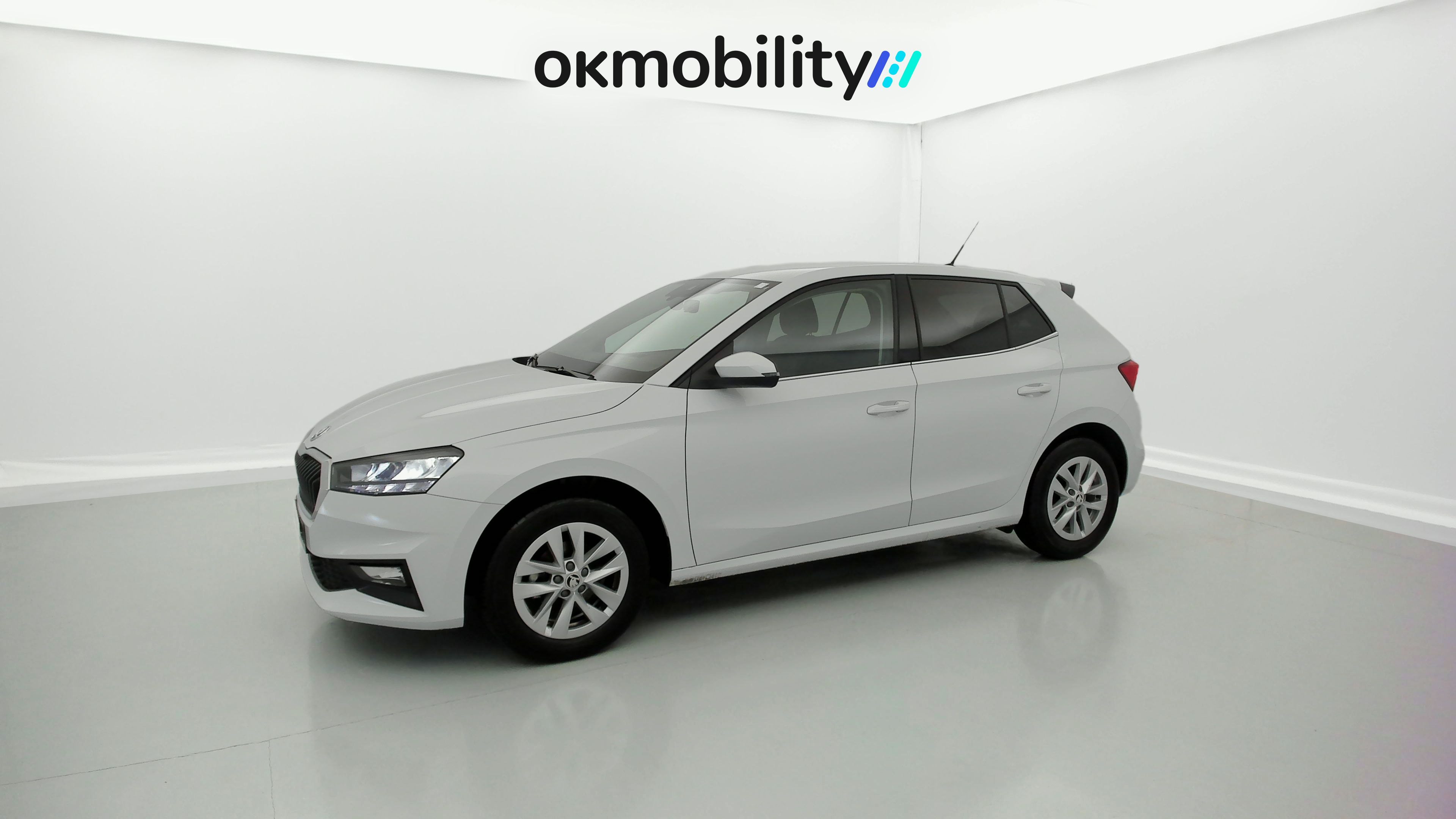 skoda fabia selection 1.0 MPI 80 2024 blanco glaciar 5