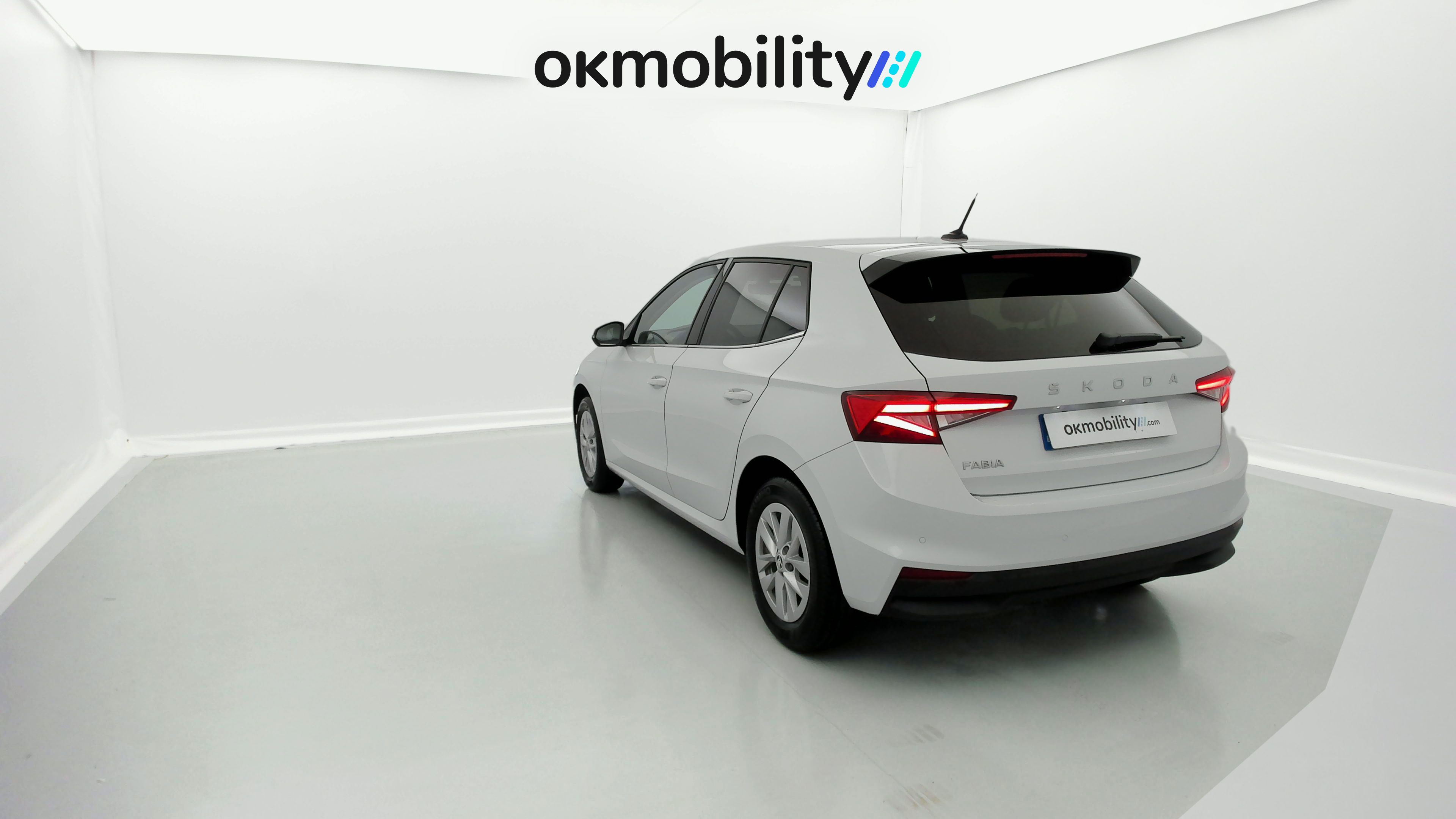 skoda fabia selection 1.0 MPI 80 2024 blanco glaciar 9