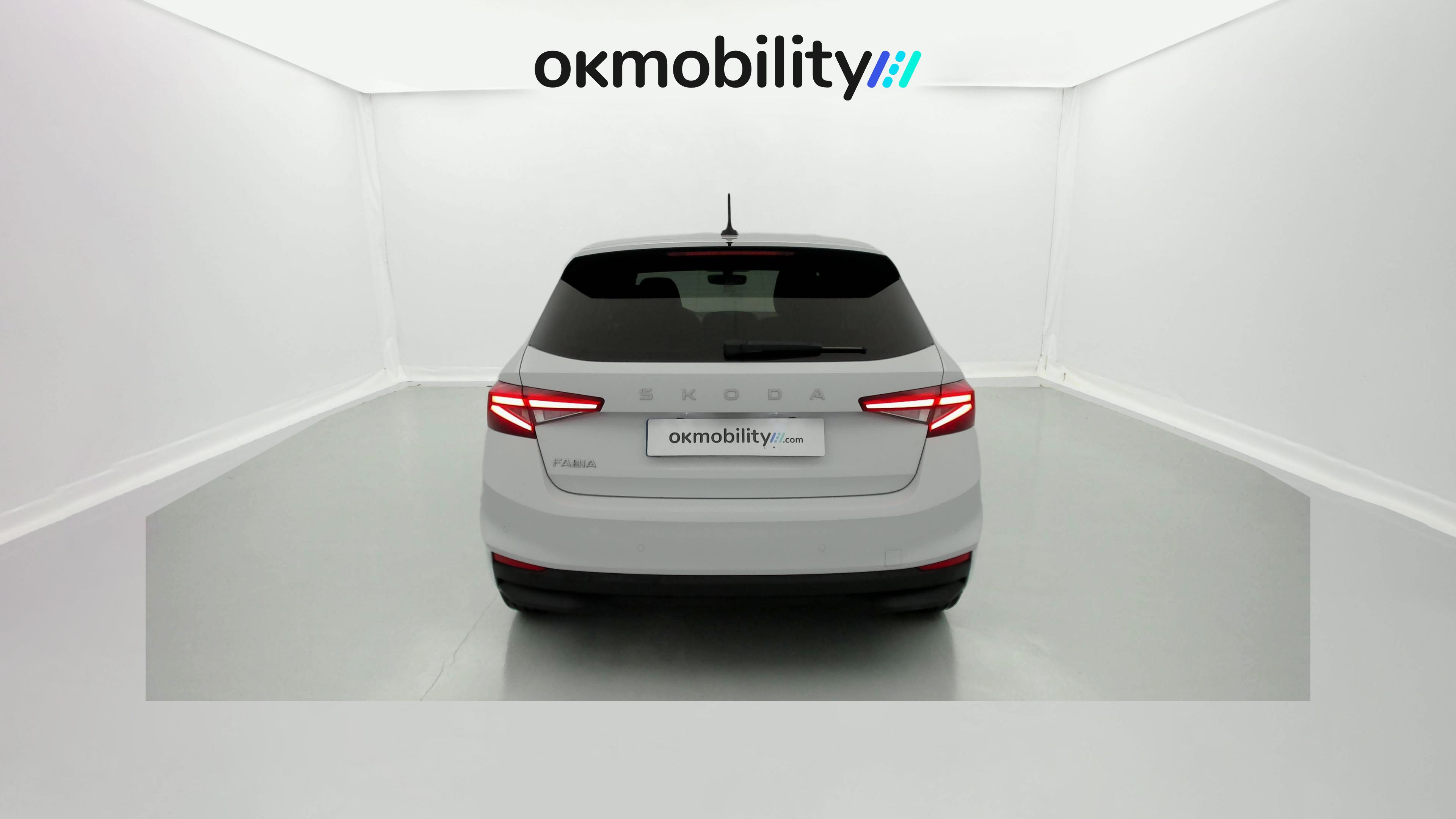 skoda fabia selection 1.0 MPI 80 2024 blanco glaciar 10