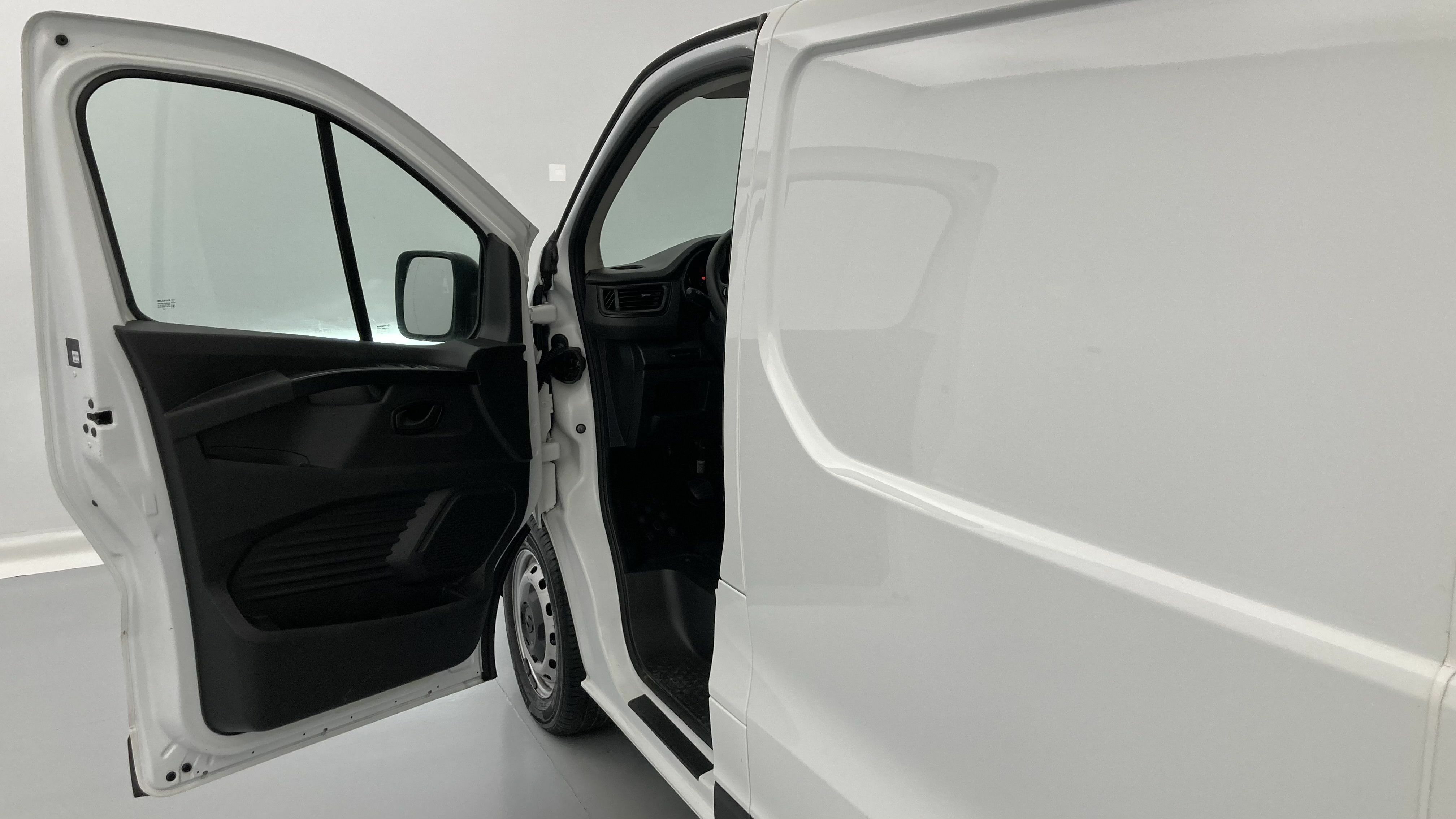 renault trafic furgon l1h1 2.0 BLUEDCI 130 2023 blanco glaciar 4
