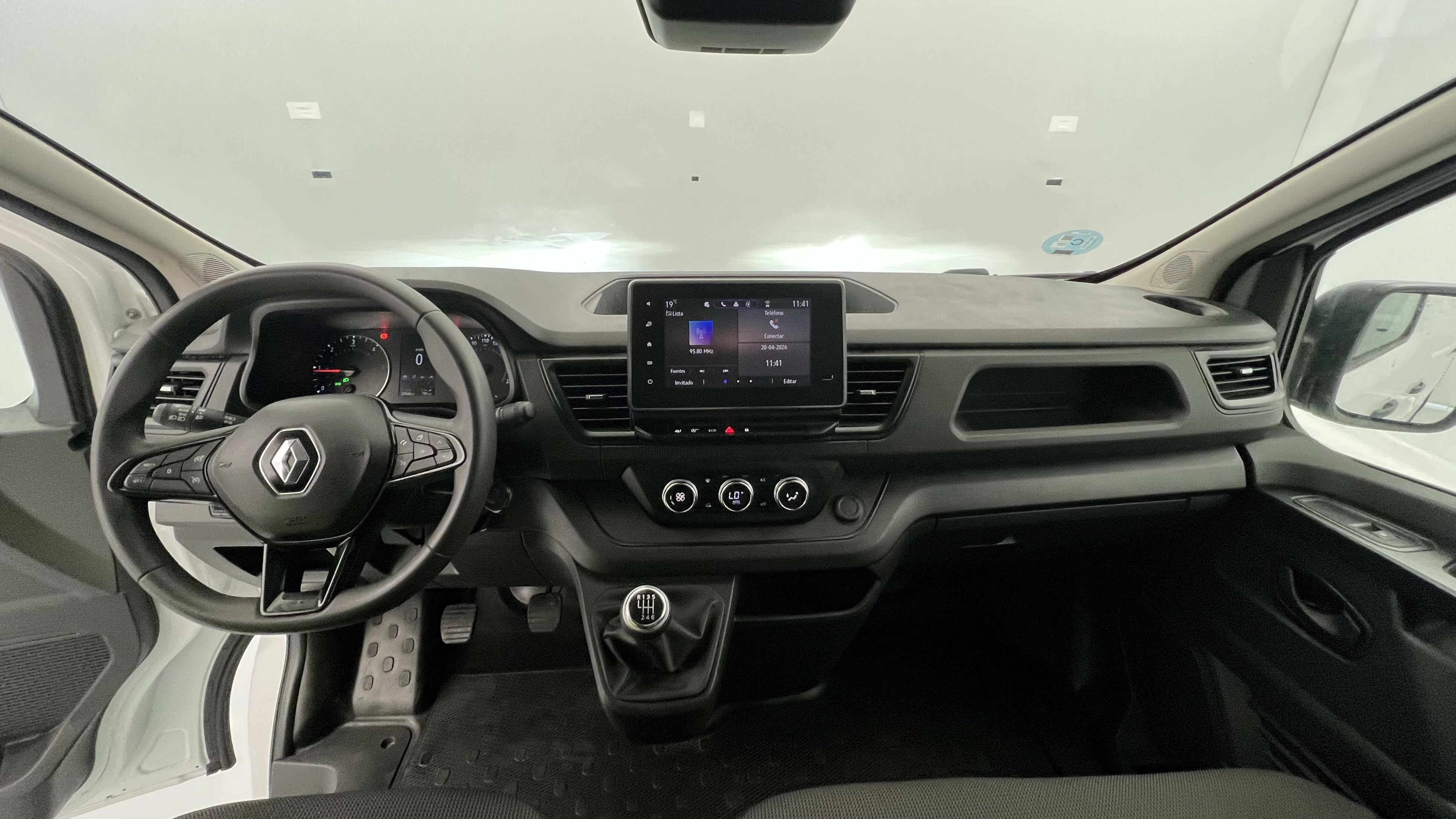renault trafic furgon l1h1 2.0 BLUEDCI 130 2023 blanco glaciar 8