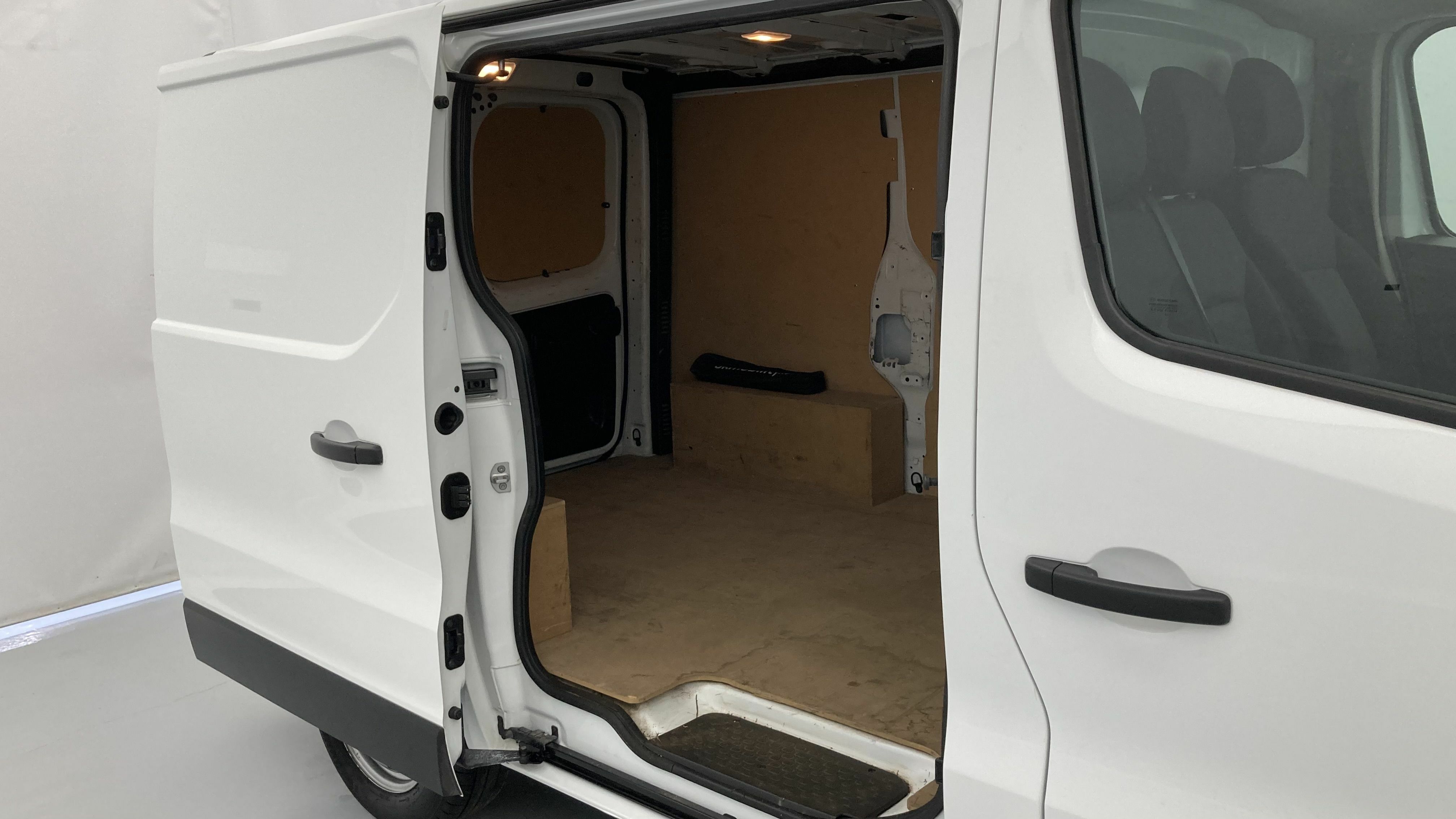 renault trafic furgon l1h1 2.0 BLUEDCI 130 2023 blanco glaciar 13