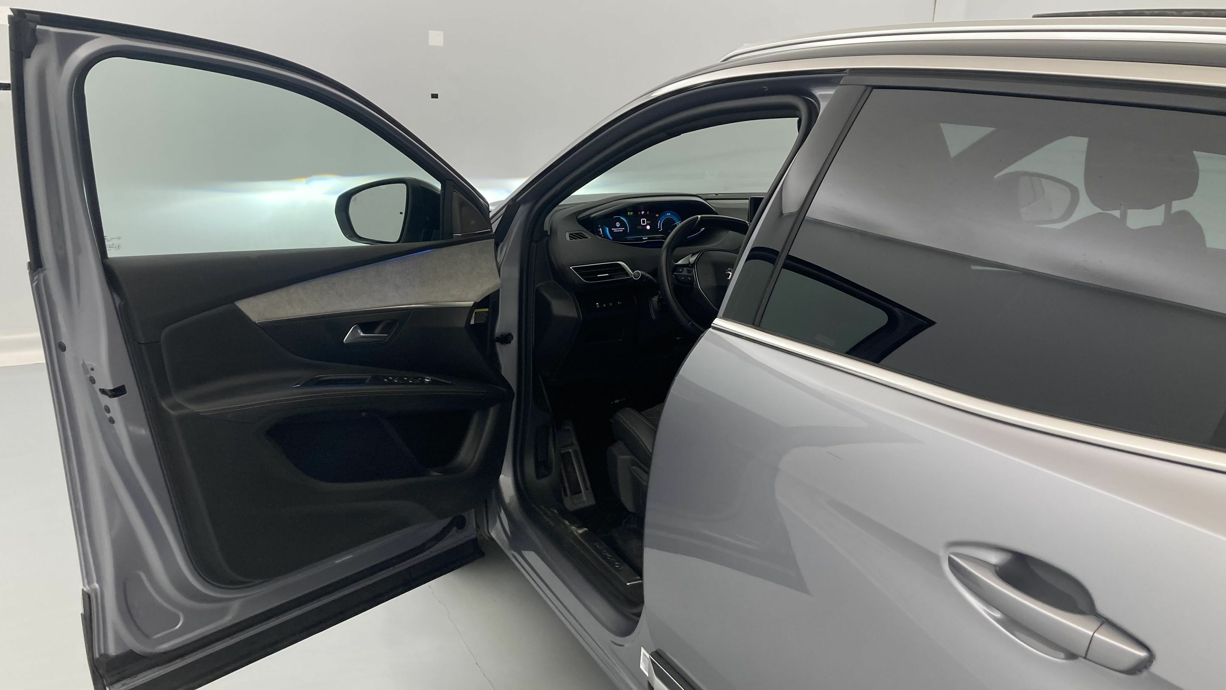 peugeot 3008 gt pack 1.6 HYBRID 300 EAT PHEV 2022 gris artense / negro 10