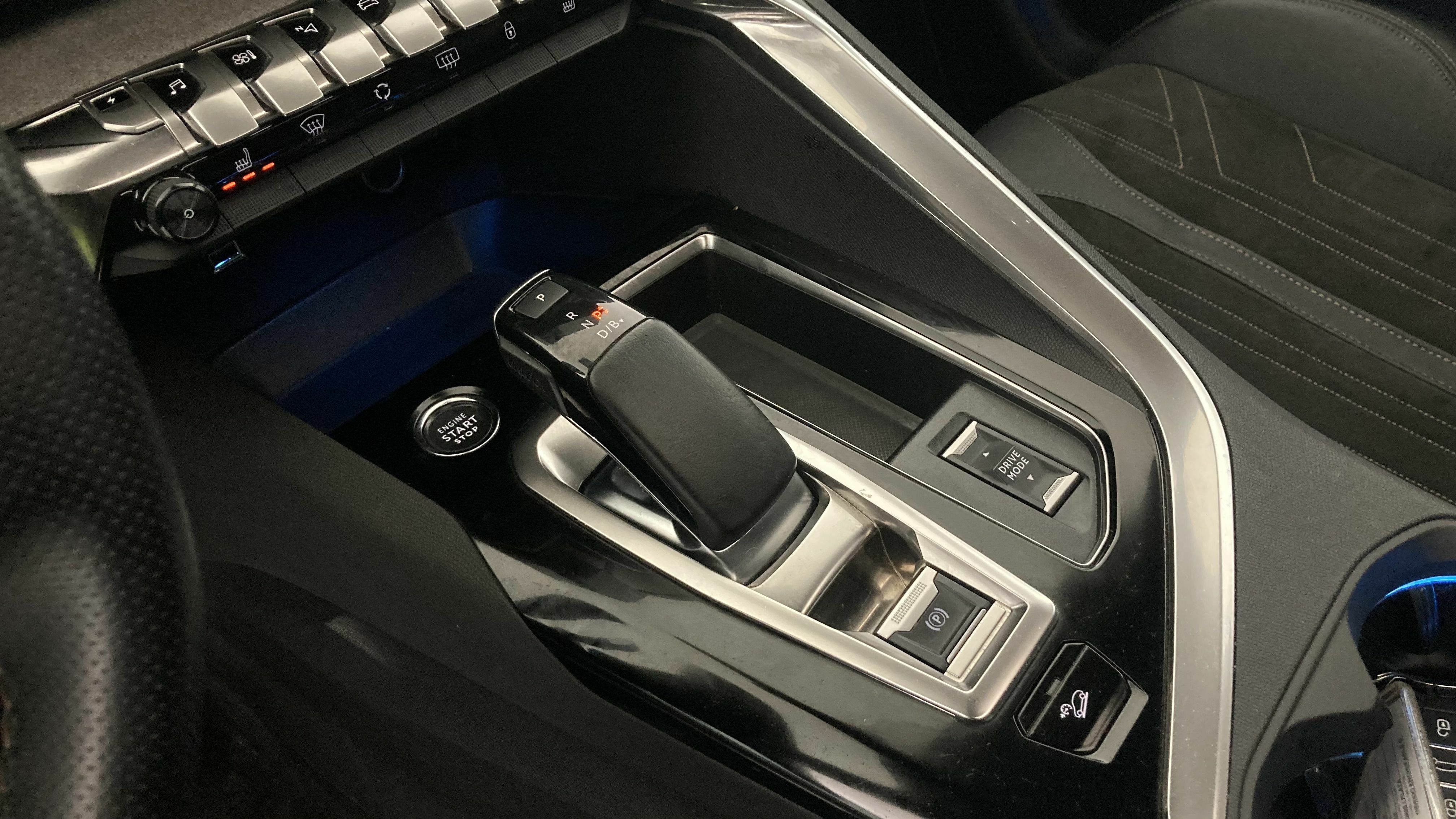 peugeot 3008 gt pack 1.6 HYBRID 300 EAT PHEV 2022 gris artense / negro 17