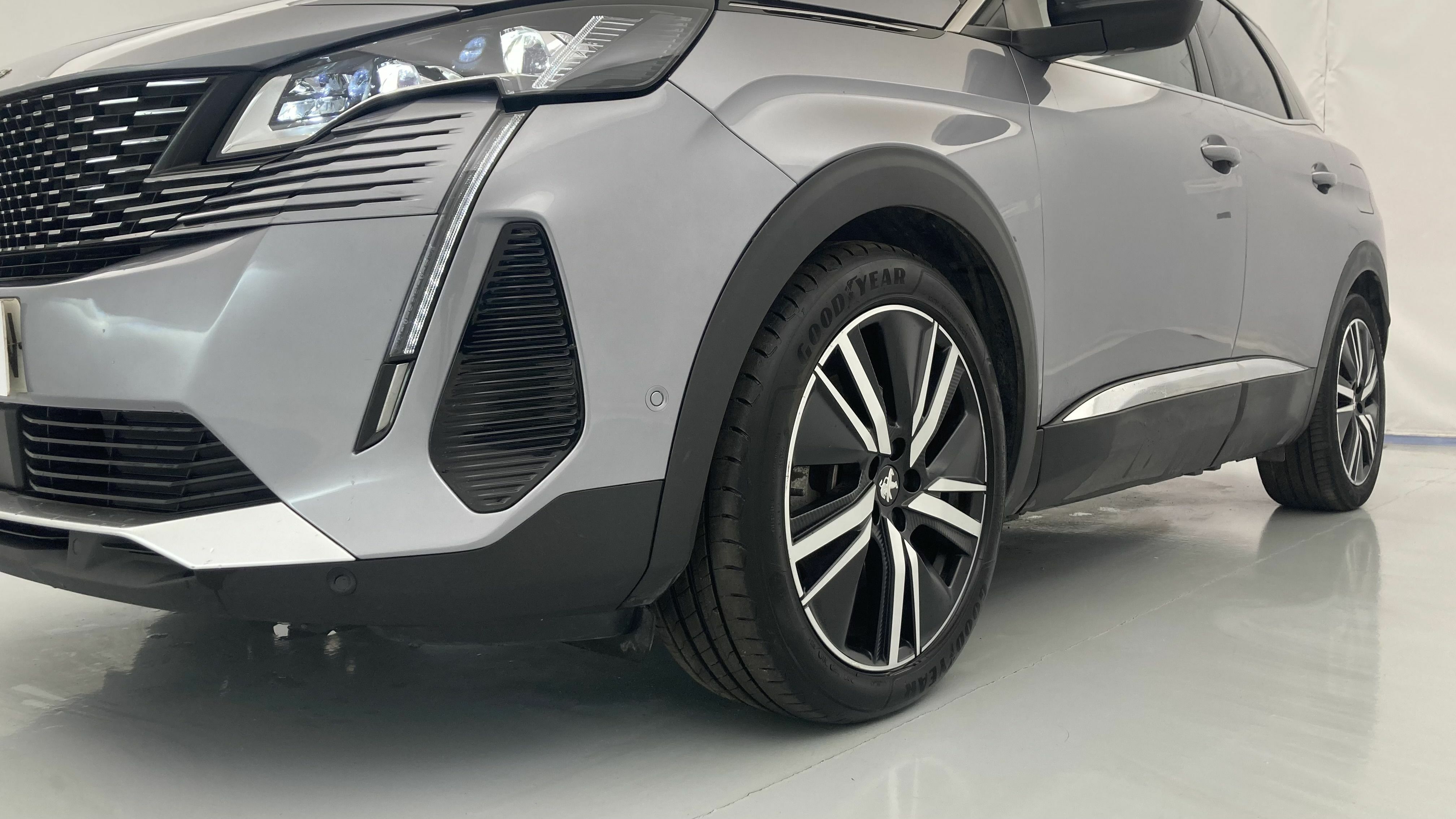 peugeot 3008 gt pack 1.6 HYBRID 300 EAT PHEV 2022 gris artense / negro 23