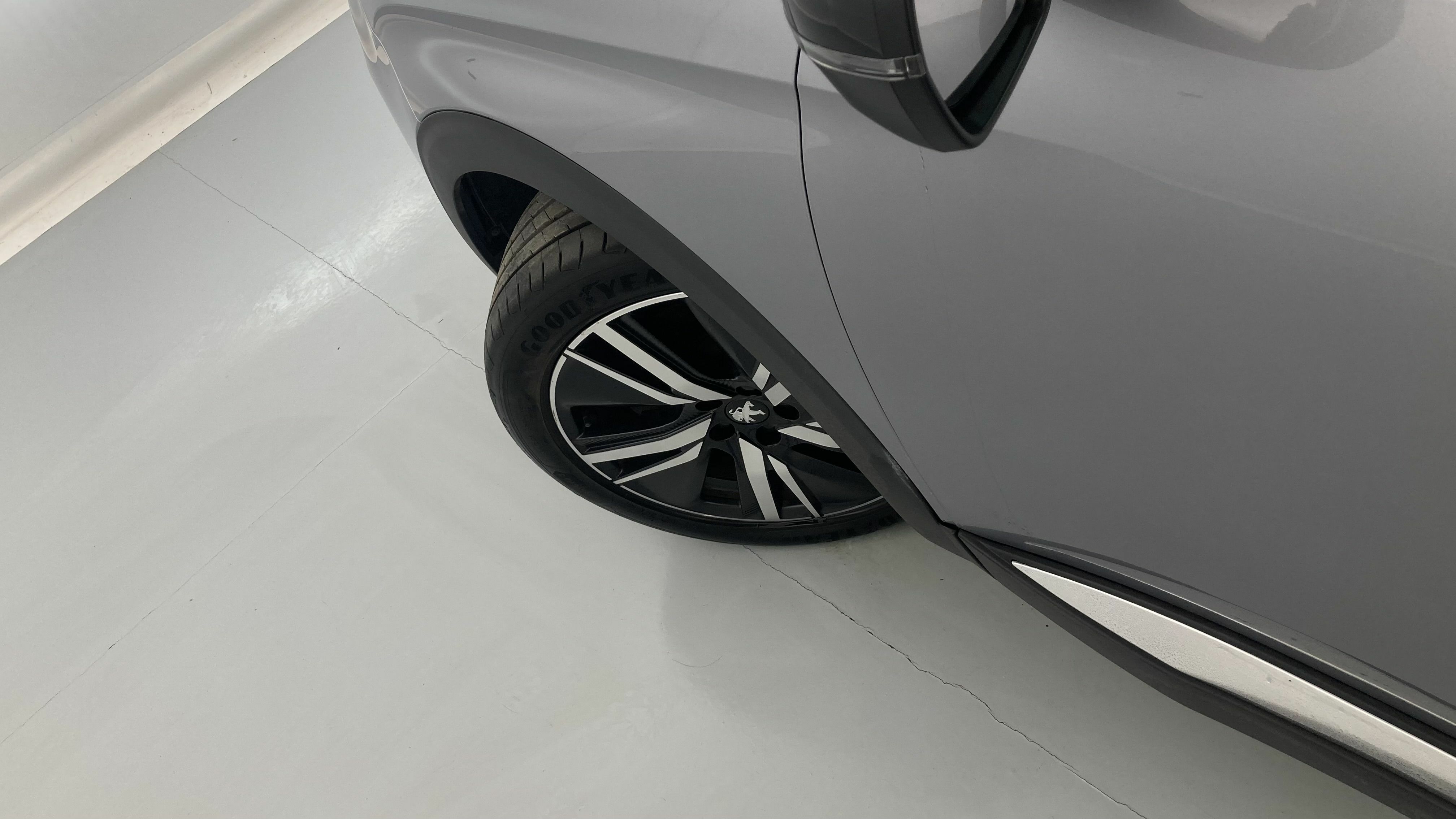 peugeot 3008 gt pack 1.6 HYBRID 300 EAT PHEV 2022 gris artense / negro 25