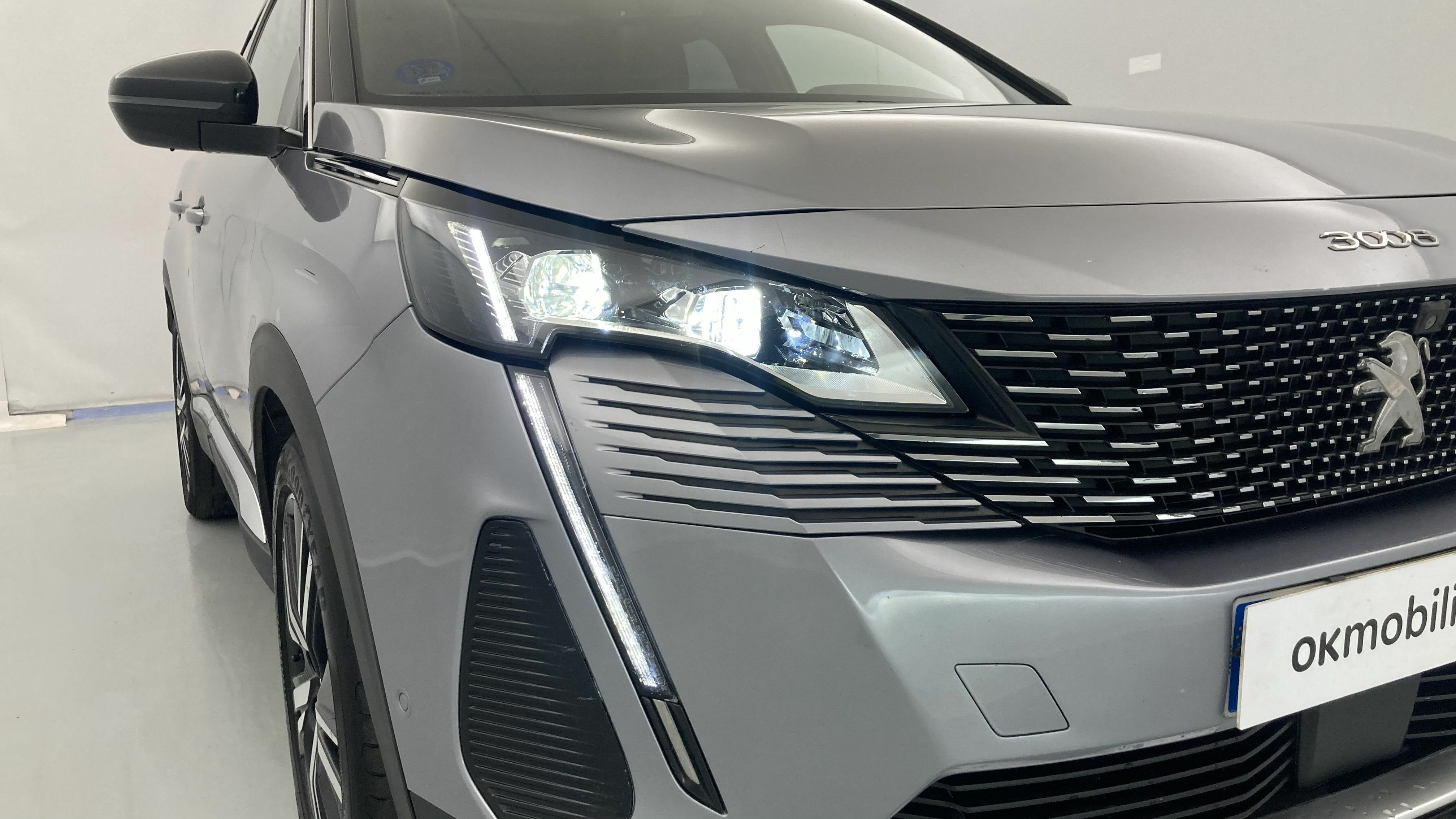 peugeot 3008 gt pack 1.6 HYBRID 300 EAT PHEV 2022 gris artense / negro 26