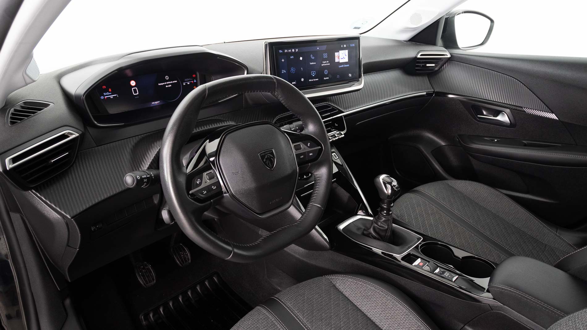 peugeot 208 allure 1.2 PURETECH 100 2024 negro perla nera 14