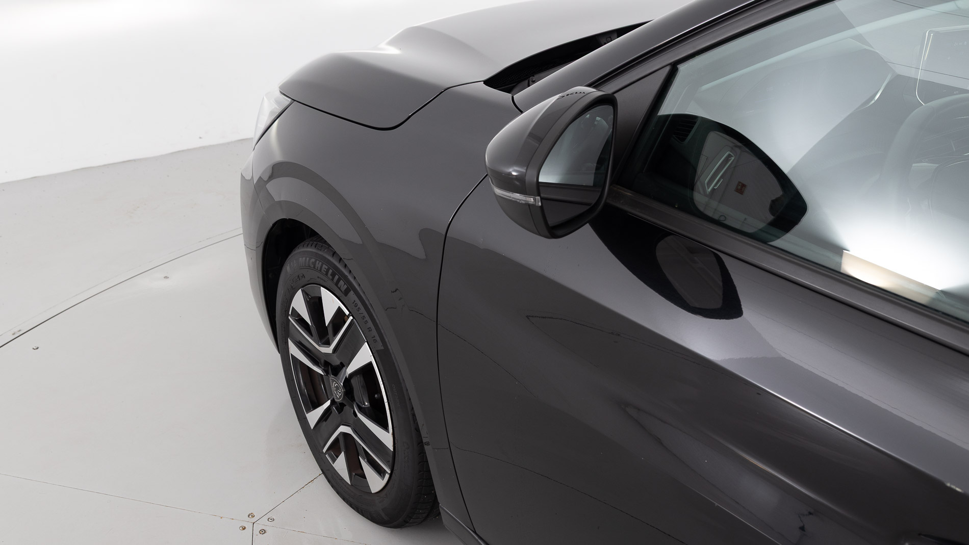 peugeot 208 allure 1.2 PURETECH 100 2024 negro perla nera 23