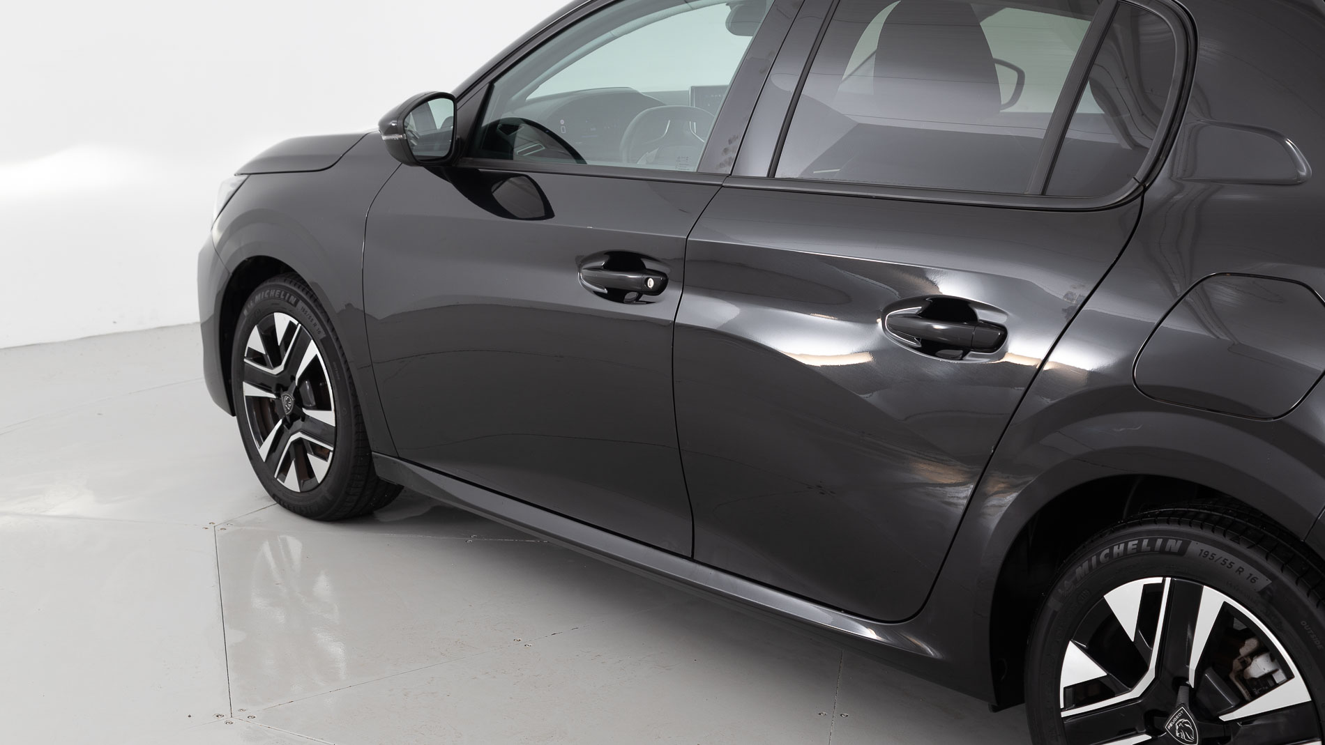 peugeot 208 allure 1.2 PURETECH 100 2024 negro perla nera 33