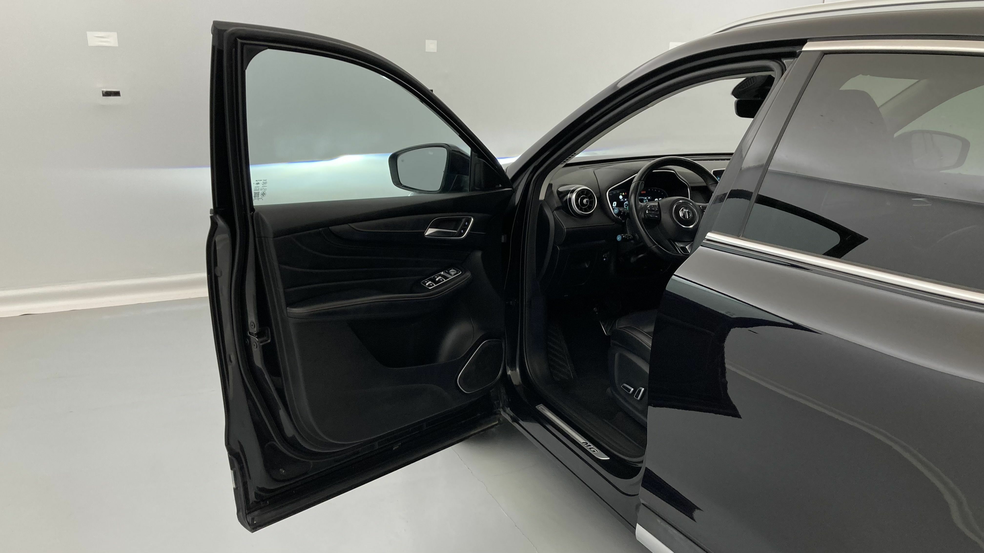 mg hs luxury 1.5 T-GDI 162 AT 2023 black 13