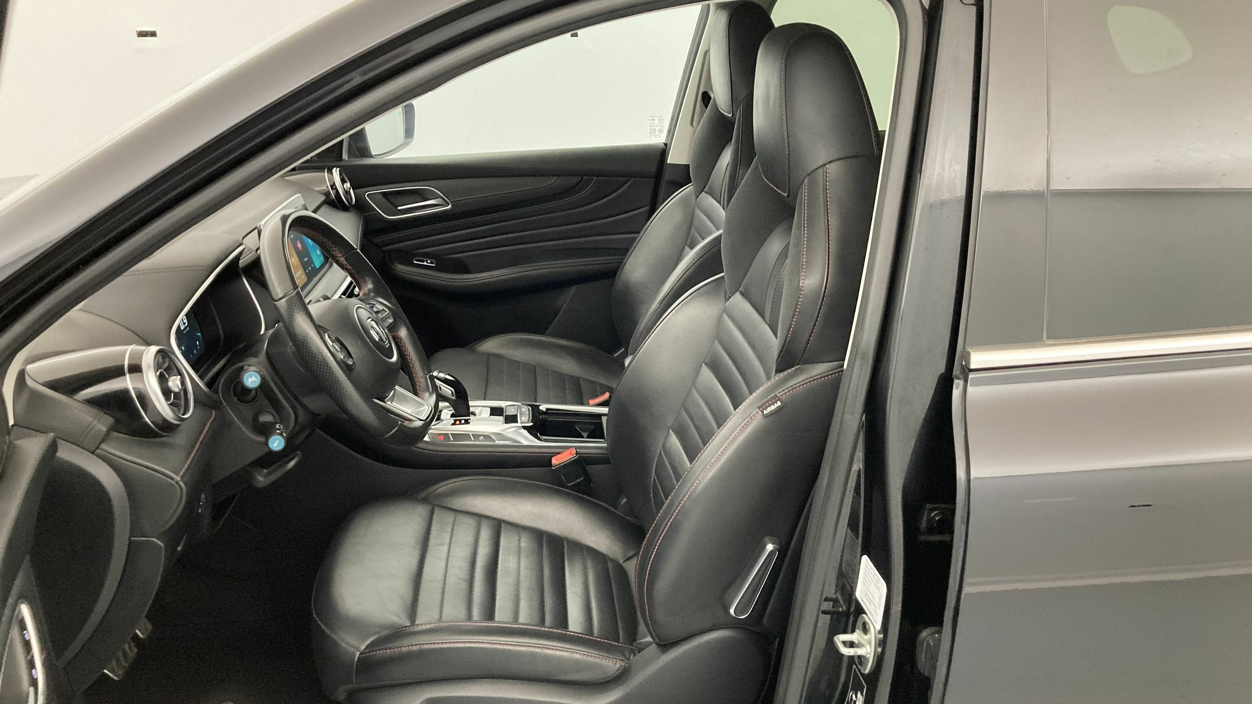 mg hs luxury 1.5 T-GDI 162 AT 2023 black 14