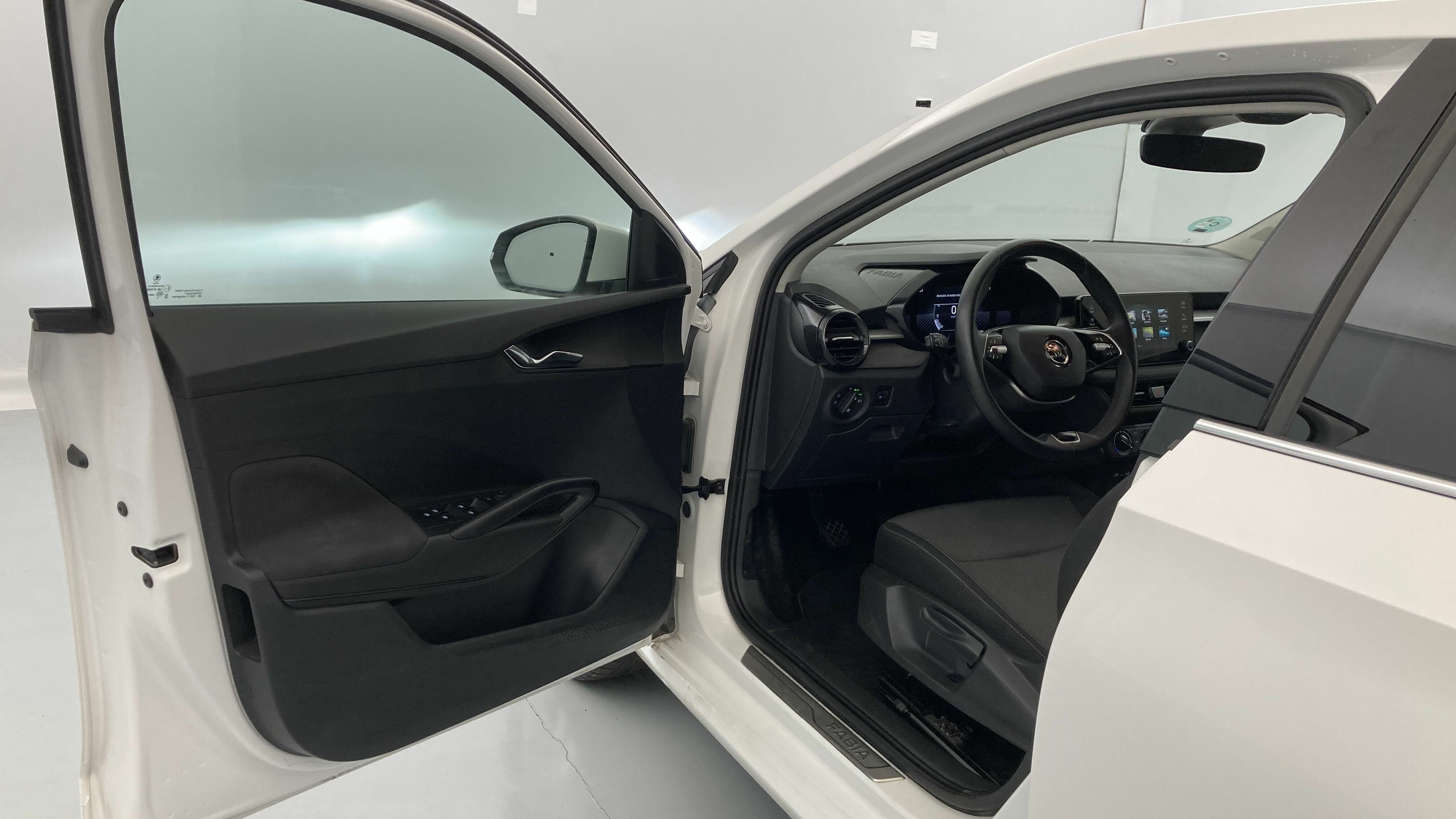 skoda fabia selection 1.0 MPI 80 2024 blanco candy 12