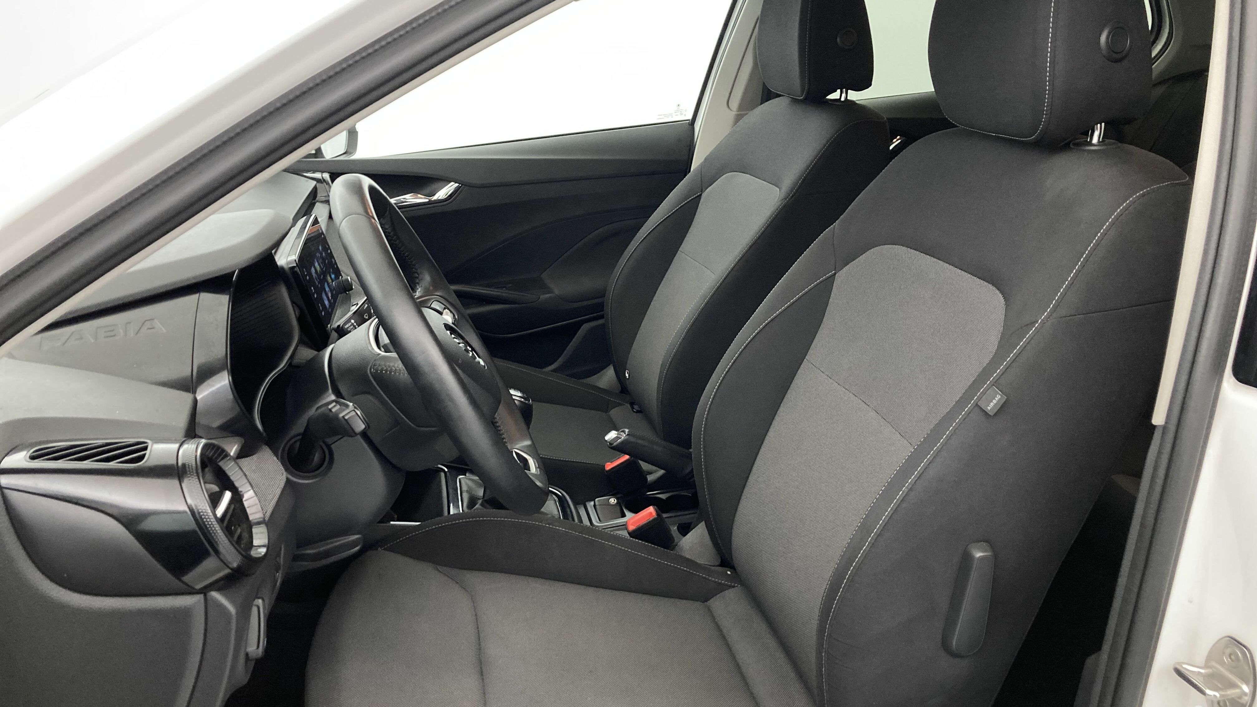 skoda fabia selection 1.0 MPI 80 2024 blanco candy 13