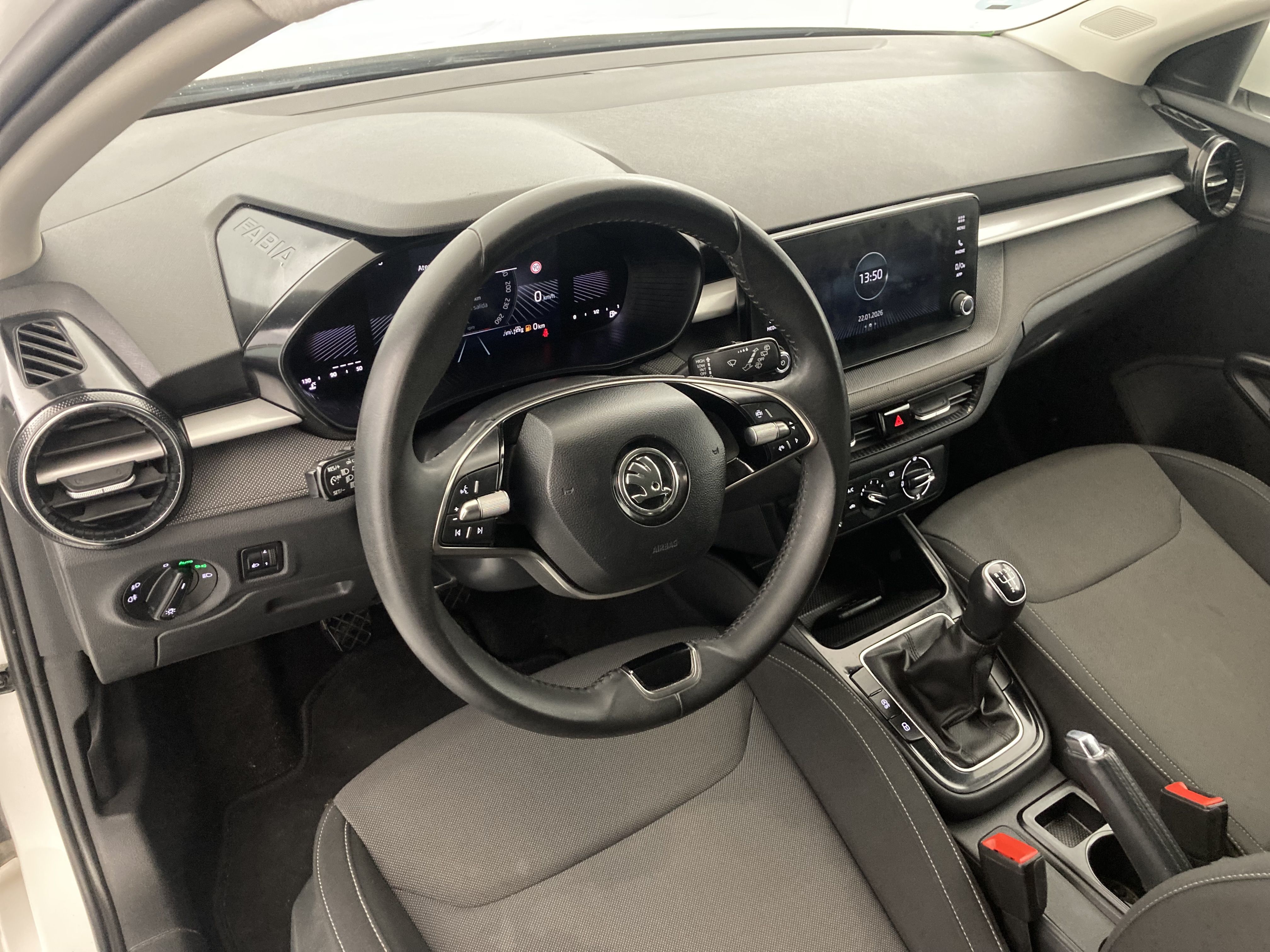 skoda fabia selection 1.0 MPI 80 2024 blanco candy 18