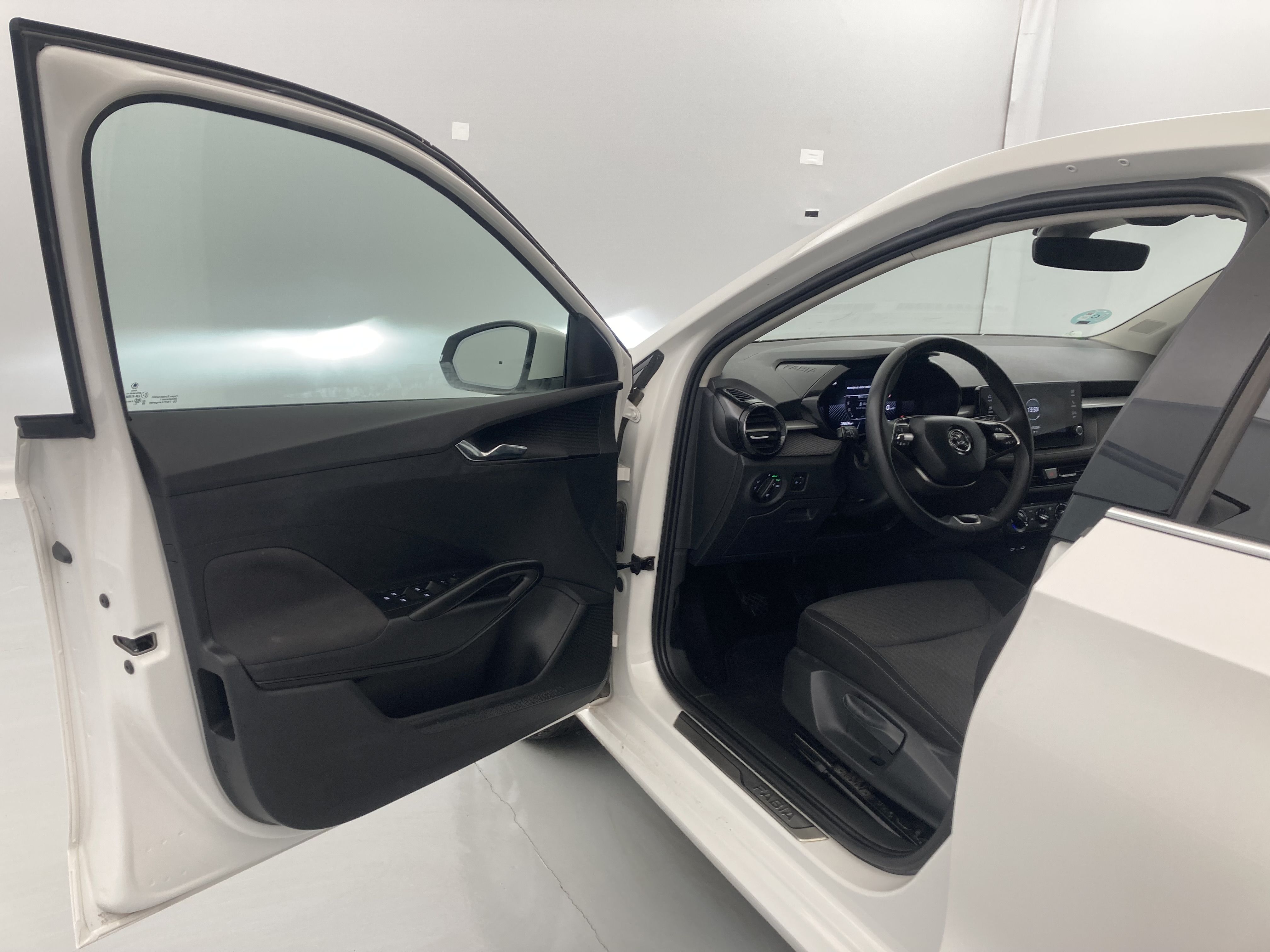 skoda fabia selection 1.0 MPI 80 2024 blanco candy 19