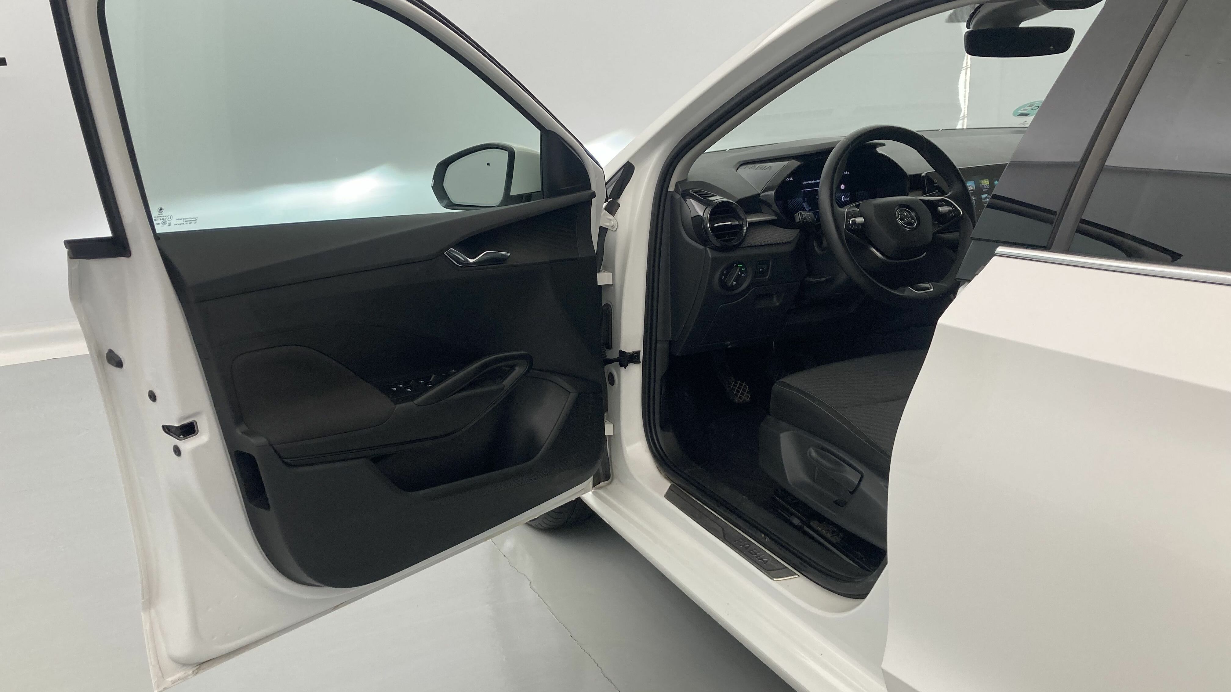 skoda fabia selection 1.0 MPI 80 2024 blanco candy 12