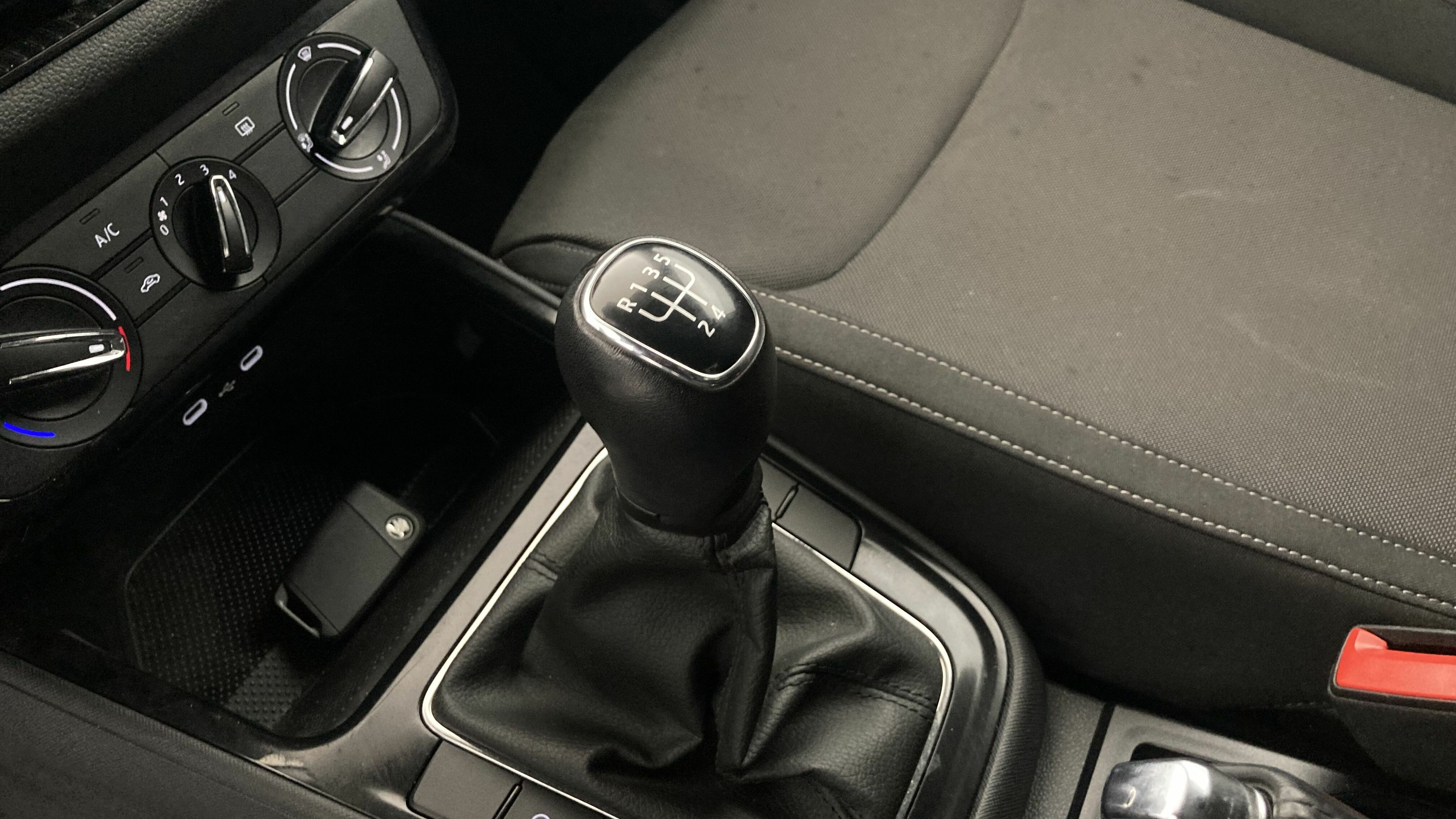 skoda fabia selection 1.0 MPI 80 2024 blanco candy 19