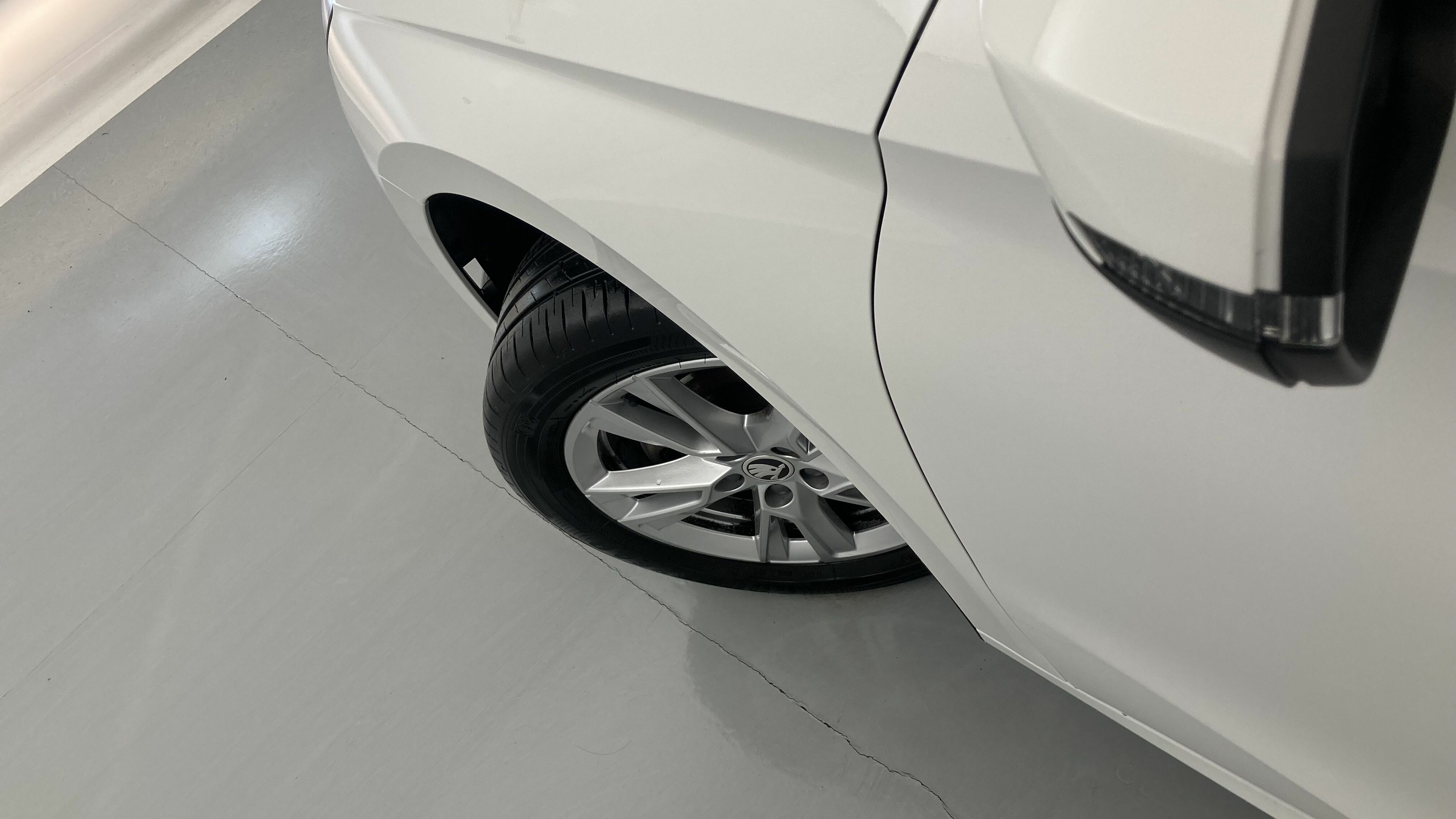 skoda fabia selection 1.0 MPI 80 2024 blanco candy 27