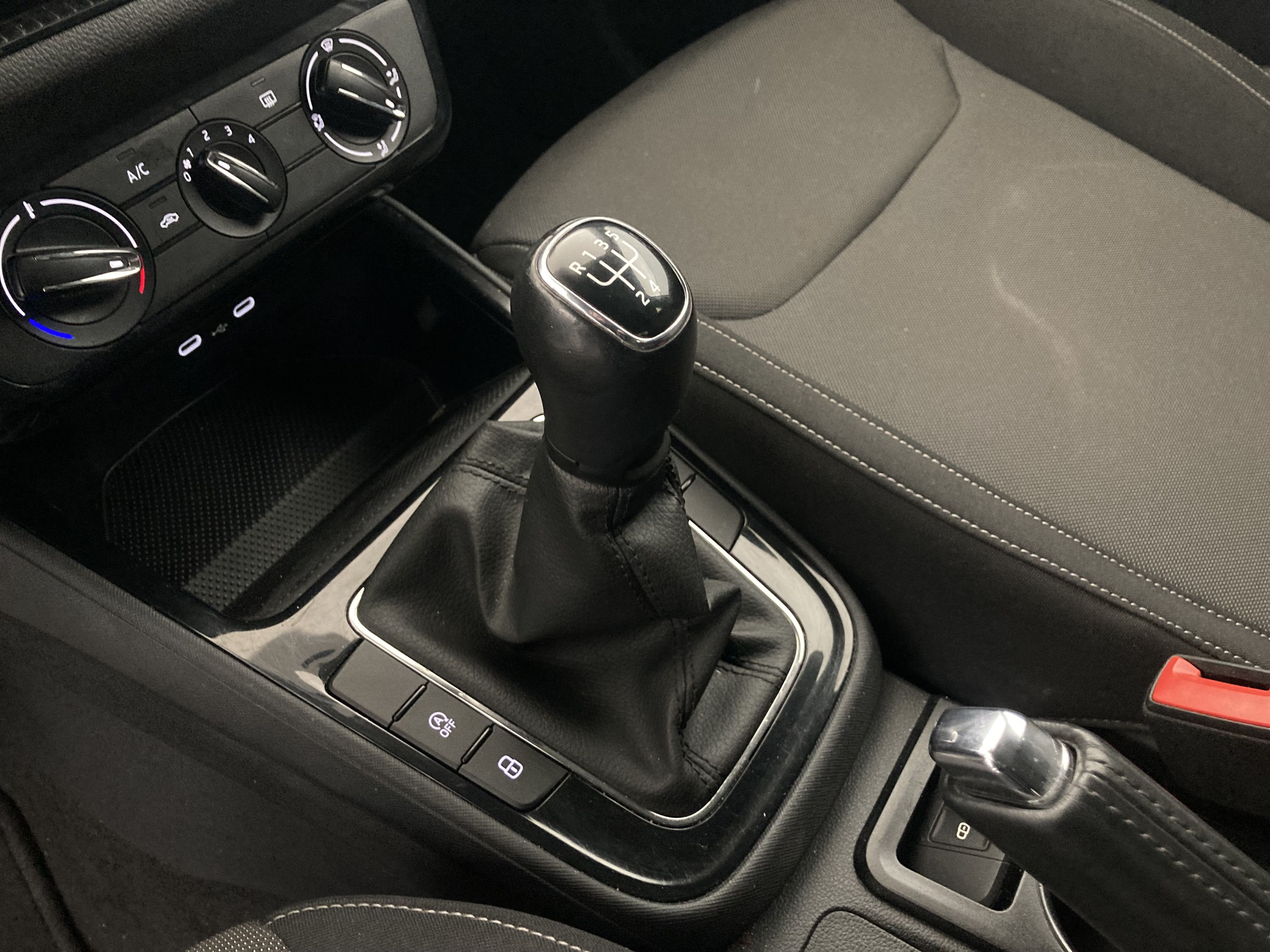 skoda fabia selection 1.0 MPI 80 2024 blanco candy 12