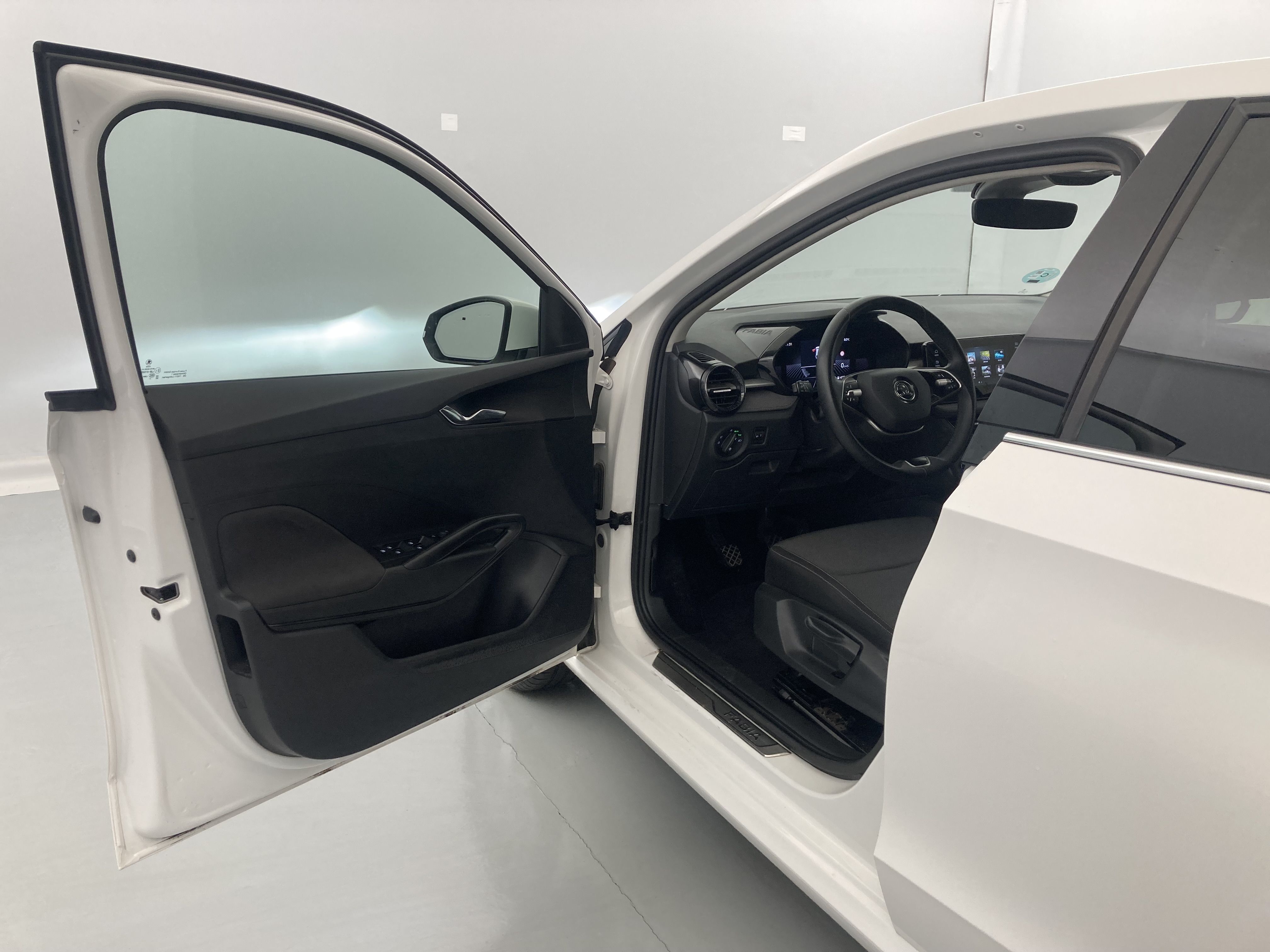 skoda fabia selection 1.0 MPI 80 2024 blanco candy 19