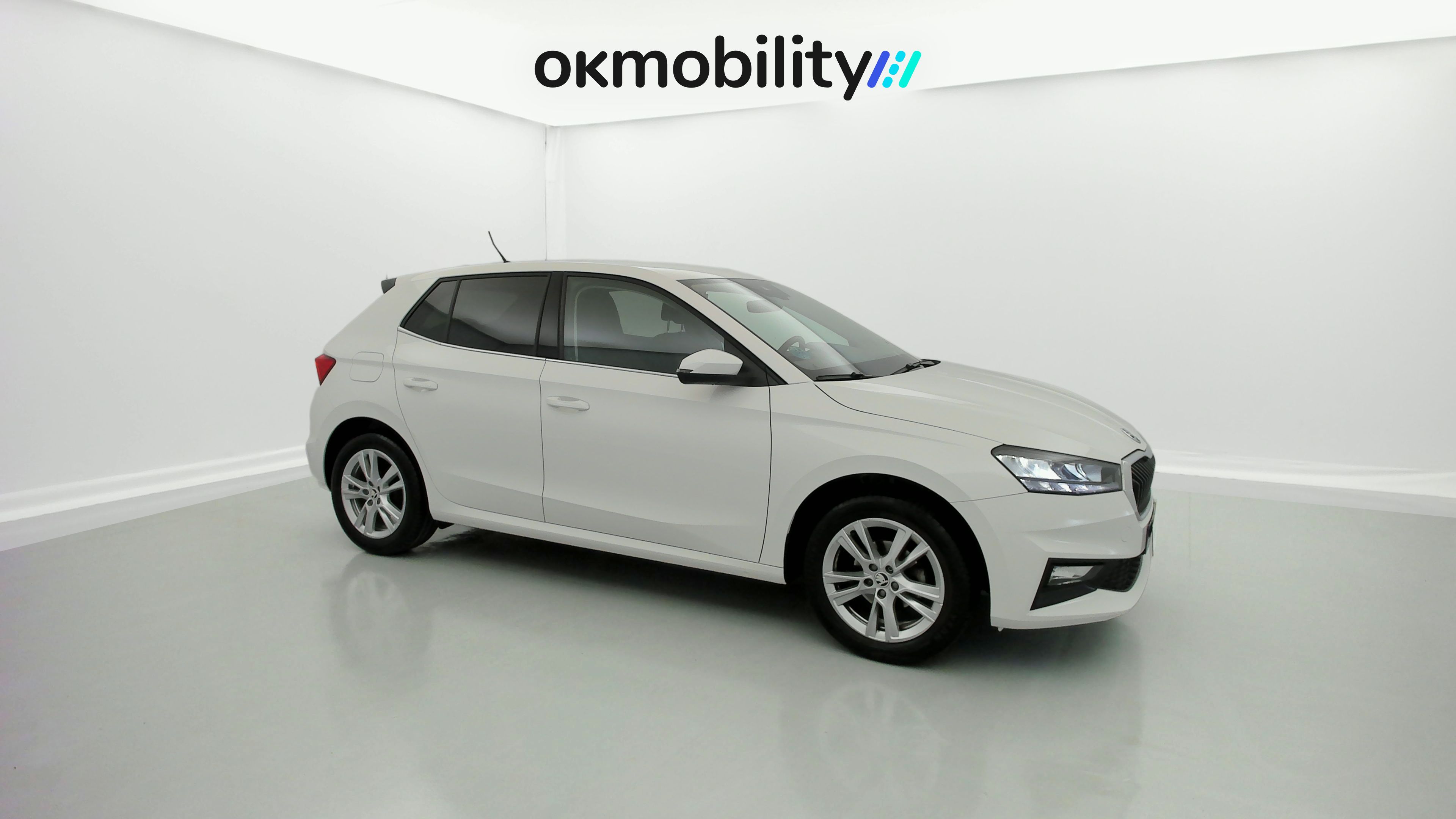 skoda fabia selection 1.0 MPI 80 2024 blanco candy 3
