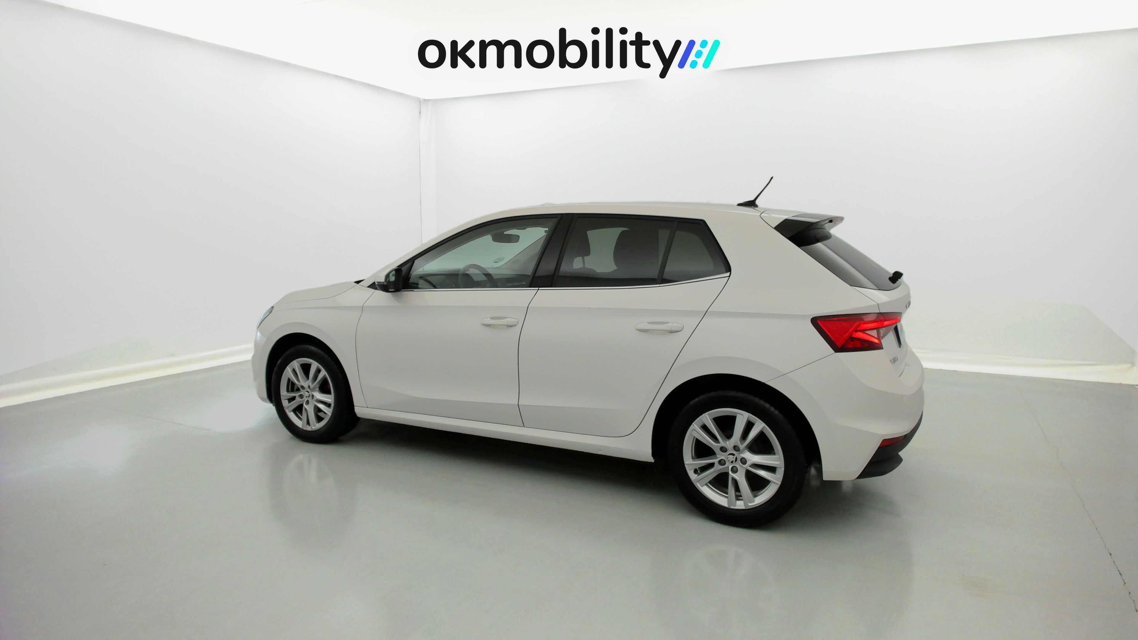 skoda fabia selection 1.0 MPI 80 2024 blanco candy 8