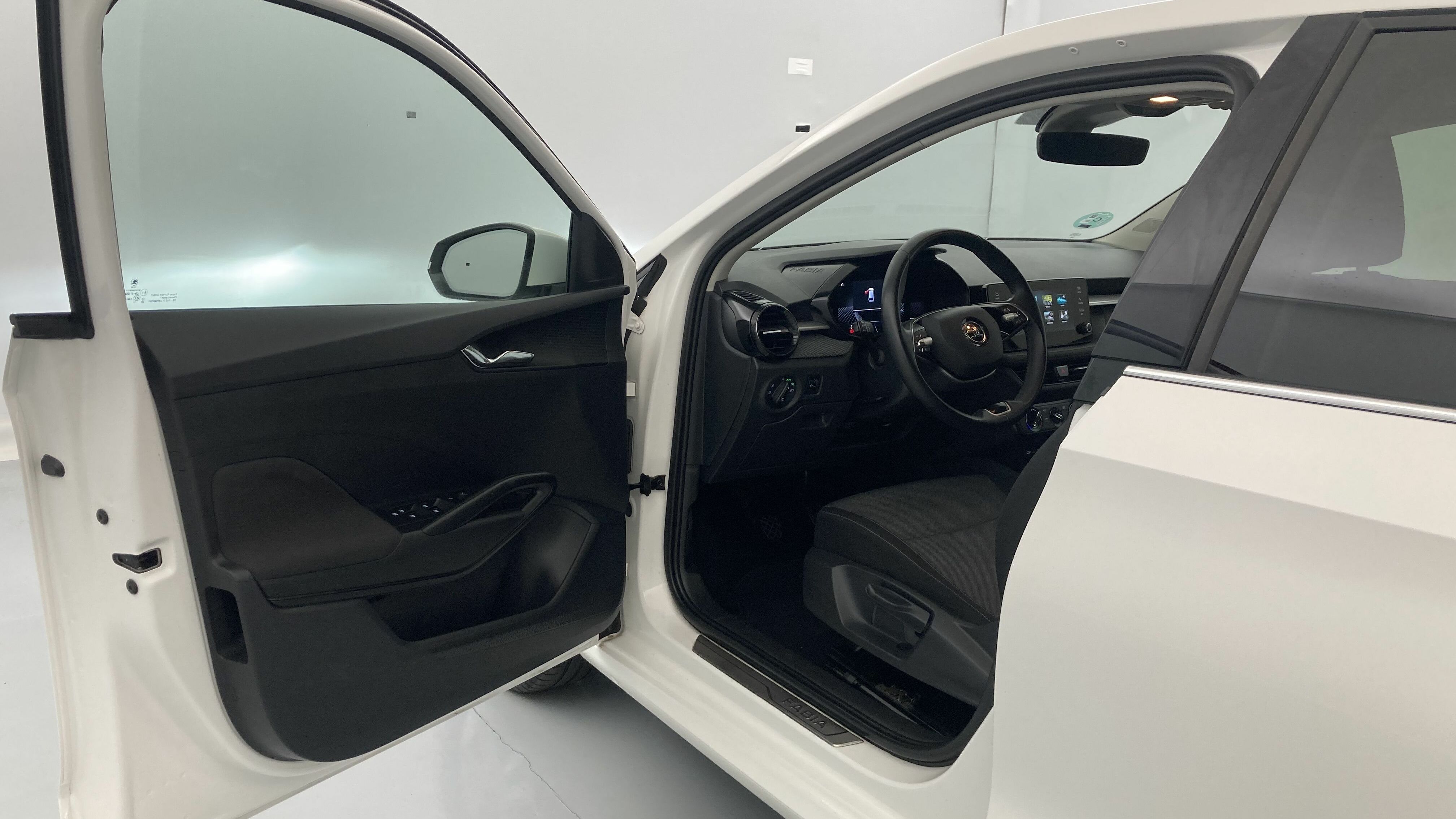 skoda fabia selection 1.0 MPI 80 2024 blanco candy 12