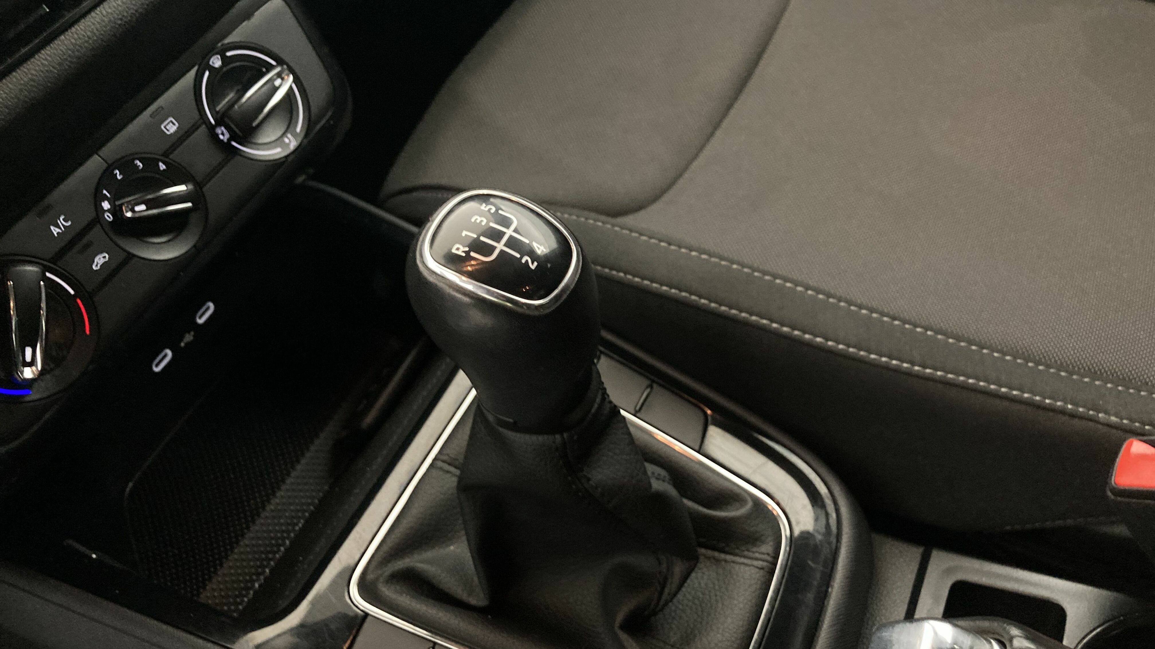 skoda fabia selection 1.0 MPI 80 2024 blanco candy 19