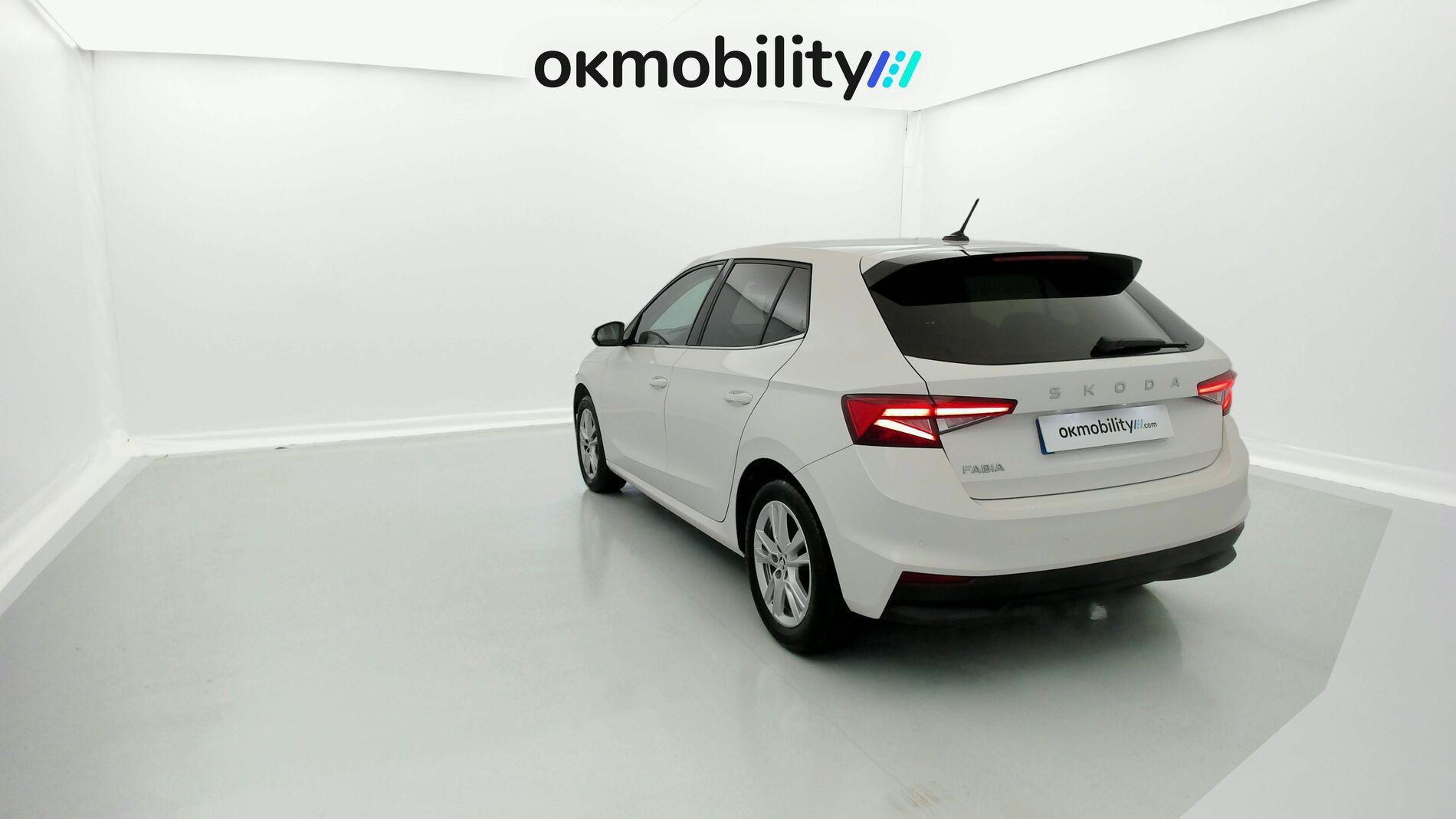 skoda fabia selection 1.0 MPI 80 2024 blanco candy 8