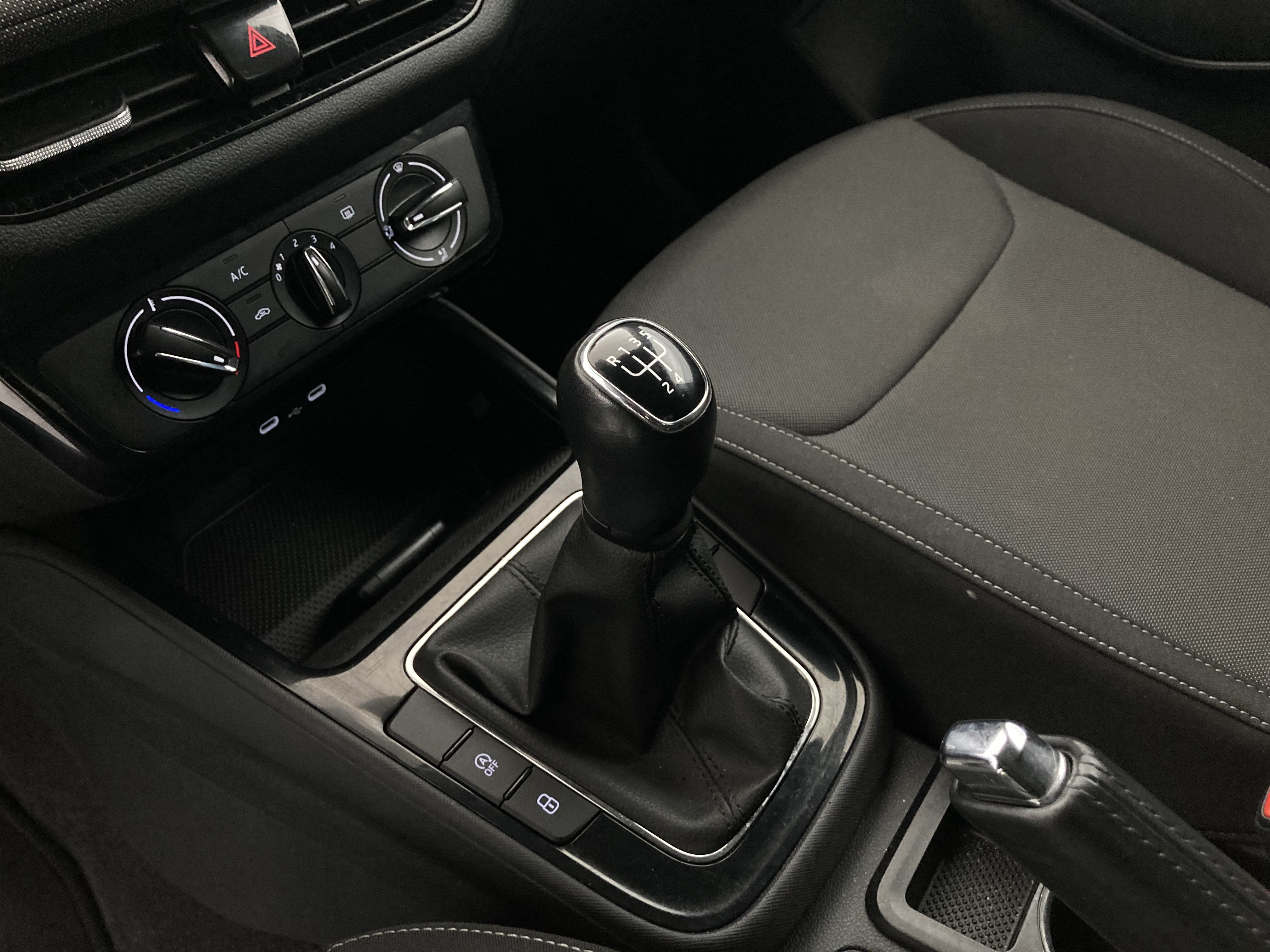 skoda fabia selection 1.0 MPI 80 2024 blanco candy 12