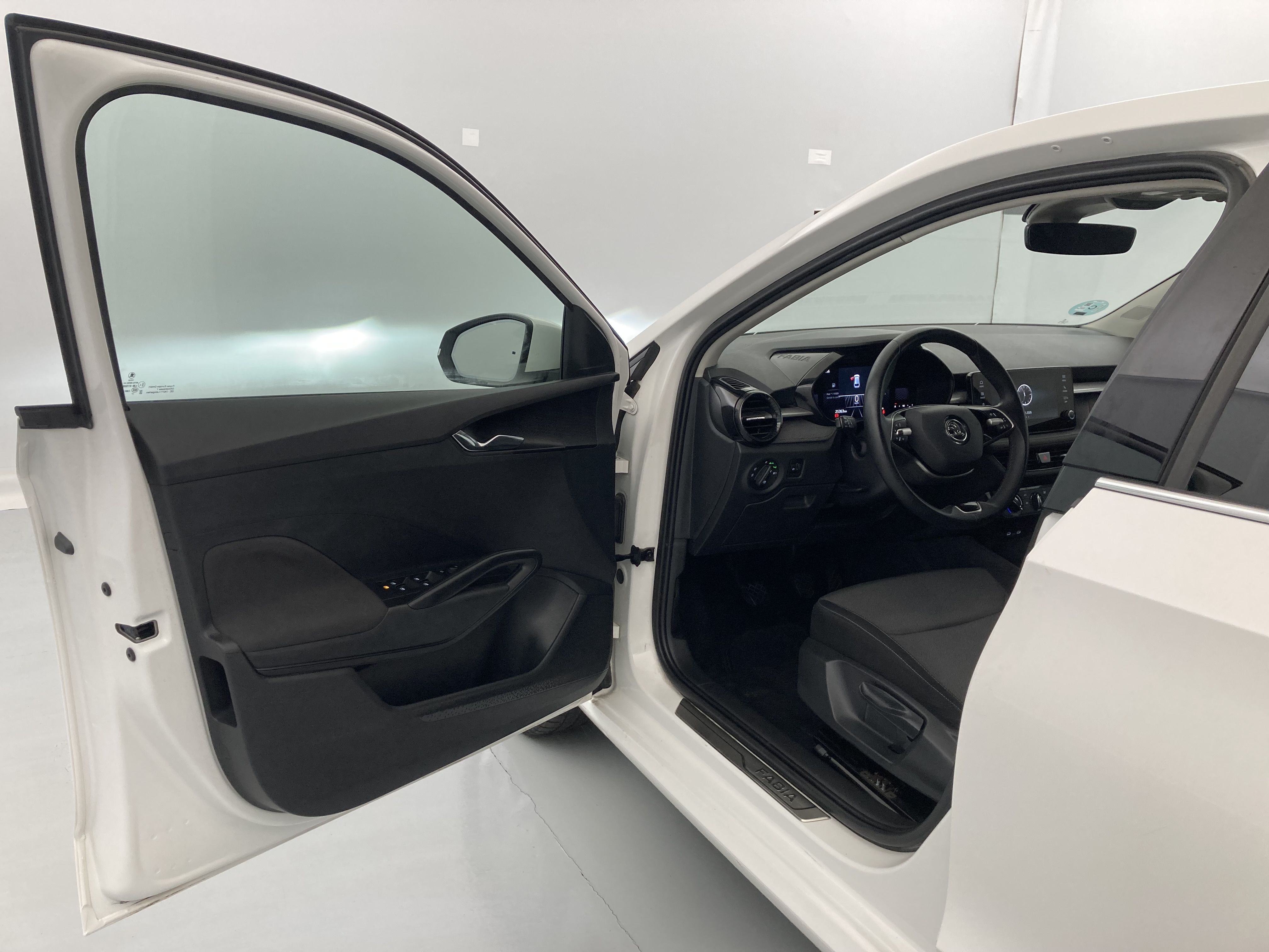 skoda fabia selection 1.0 MPI 80 2024 blanco candy 19