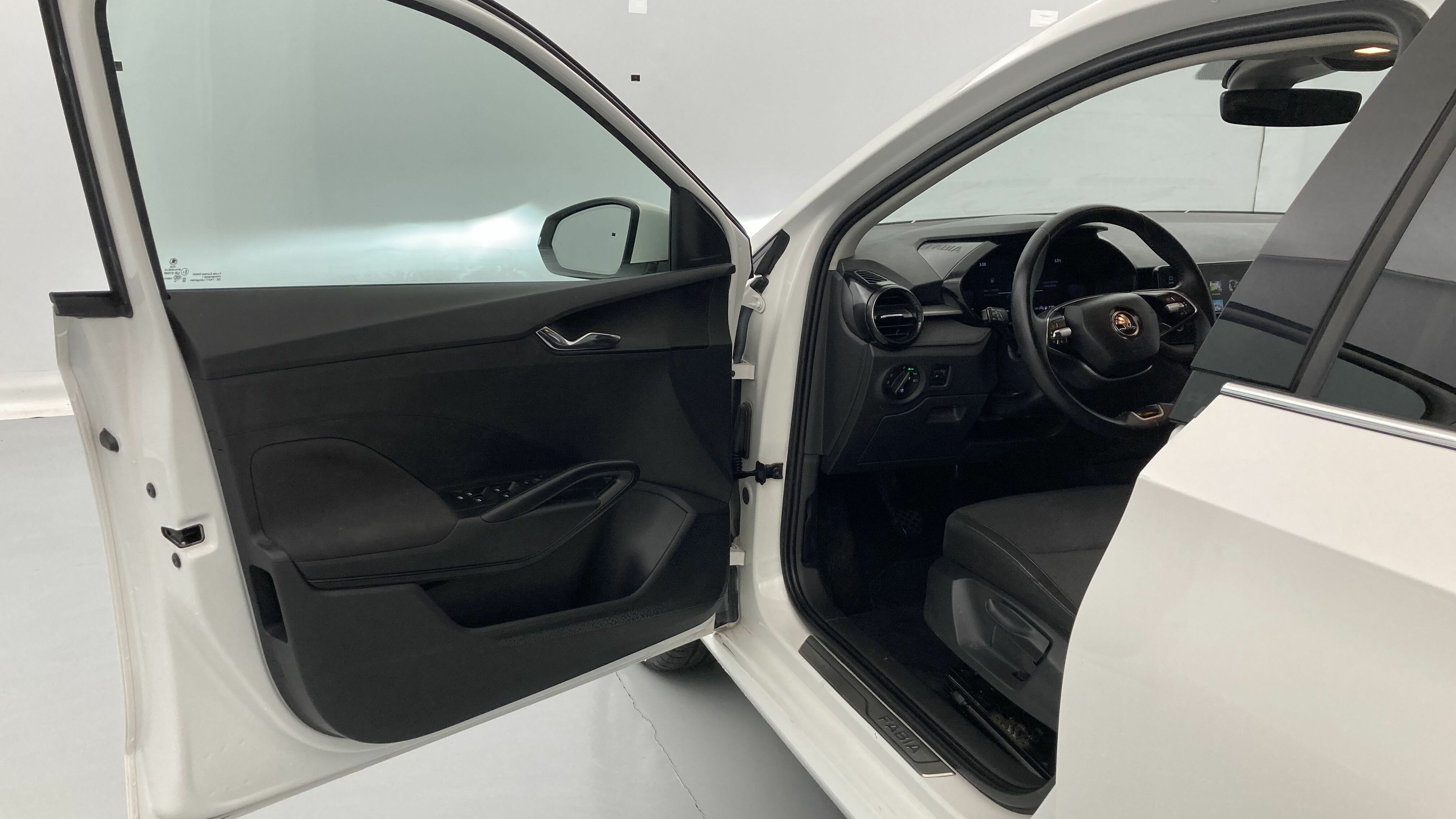 skoda fabia selection 1.0 MPI 80 2024 blanco candy 12