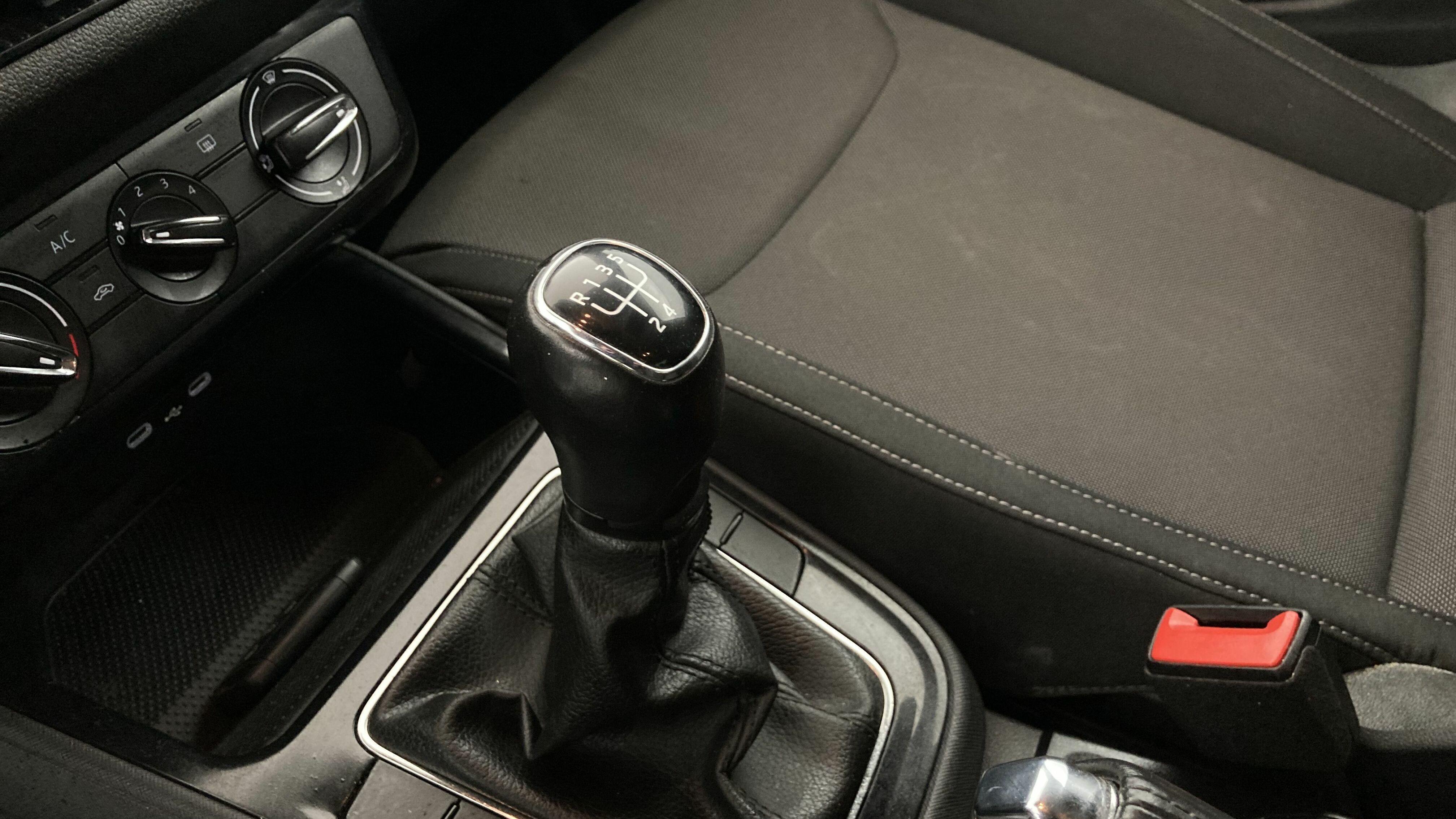 skoda fabia selection 1.0 MPI 80 2024 blanco candy 19