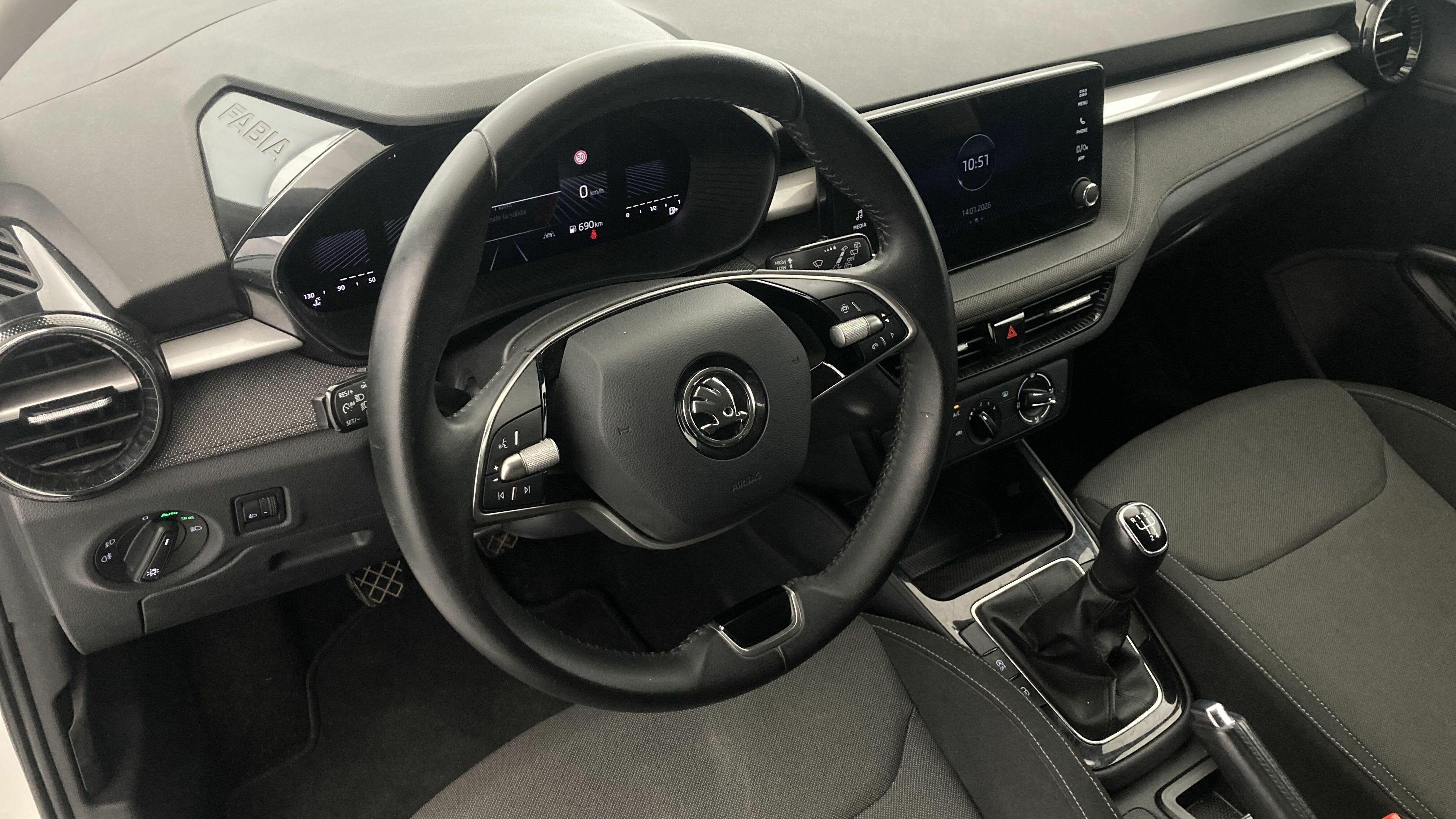 skoda fabia selection 1.0 MPI 80 2024 blanco candy 14