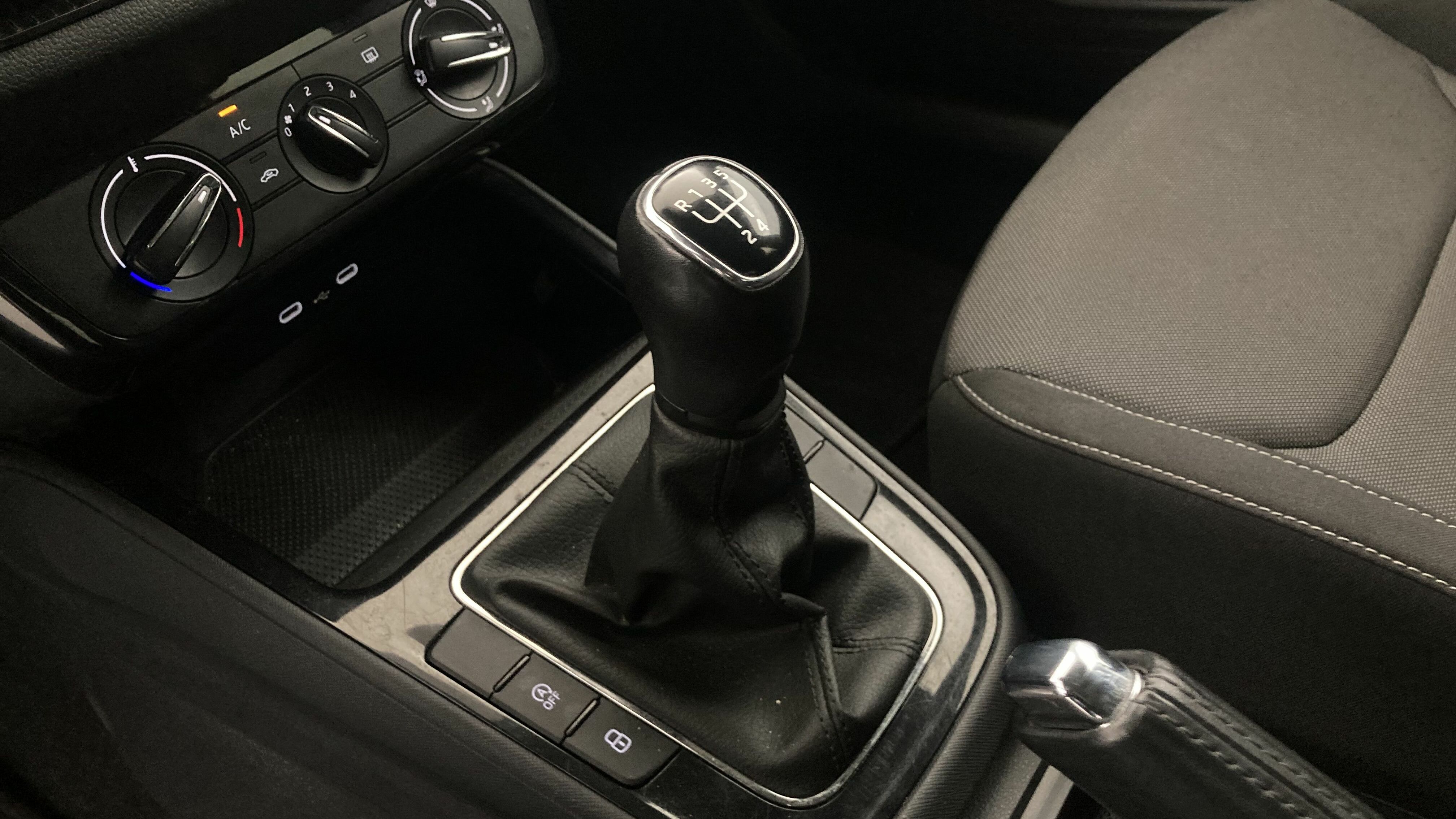 skoda fabia selection 1.0 MPI 80 2024 blanco candy 19