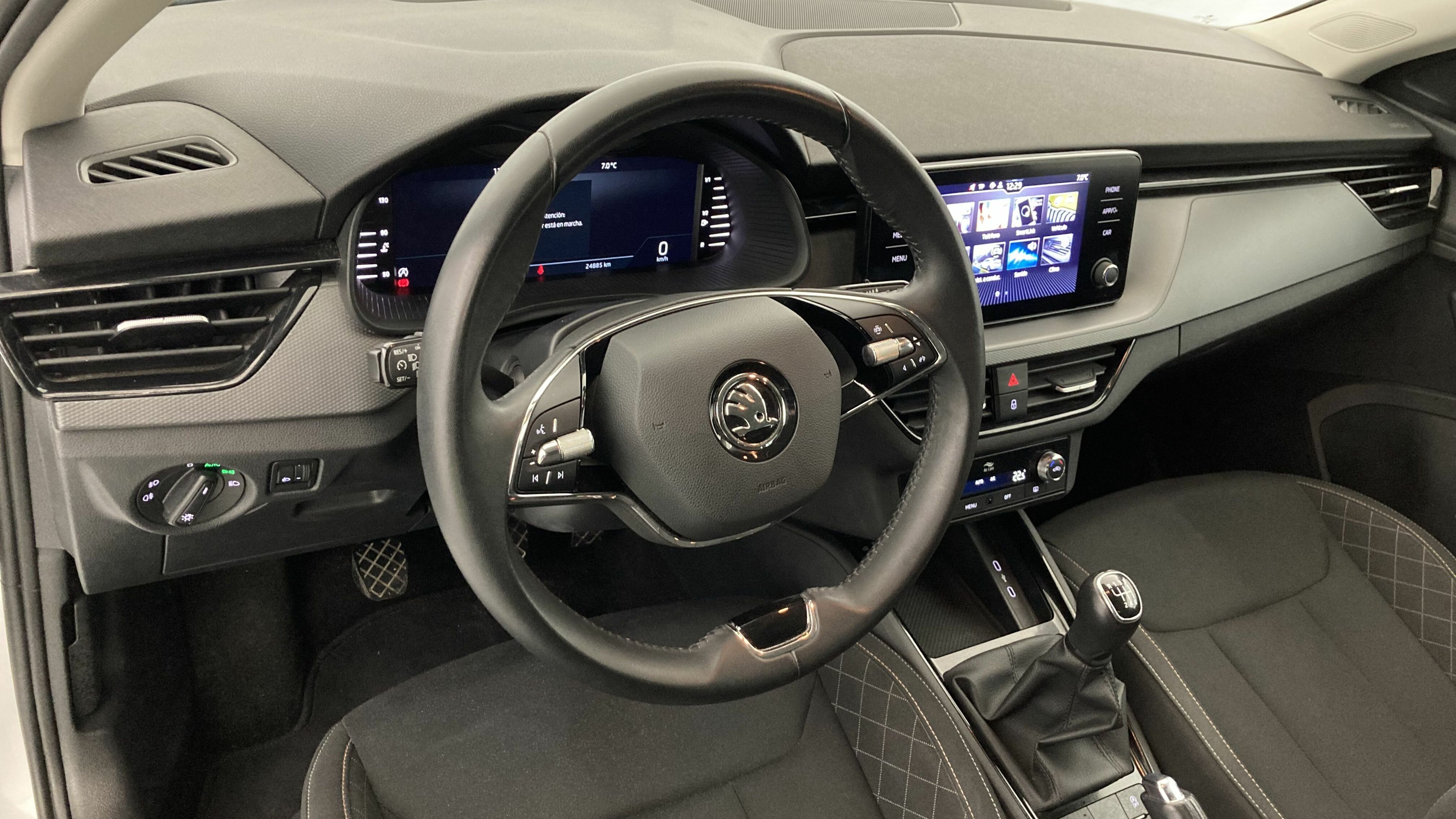 skoda scala ambition 1.0 TSI 110 2024 blanco glaciar 15